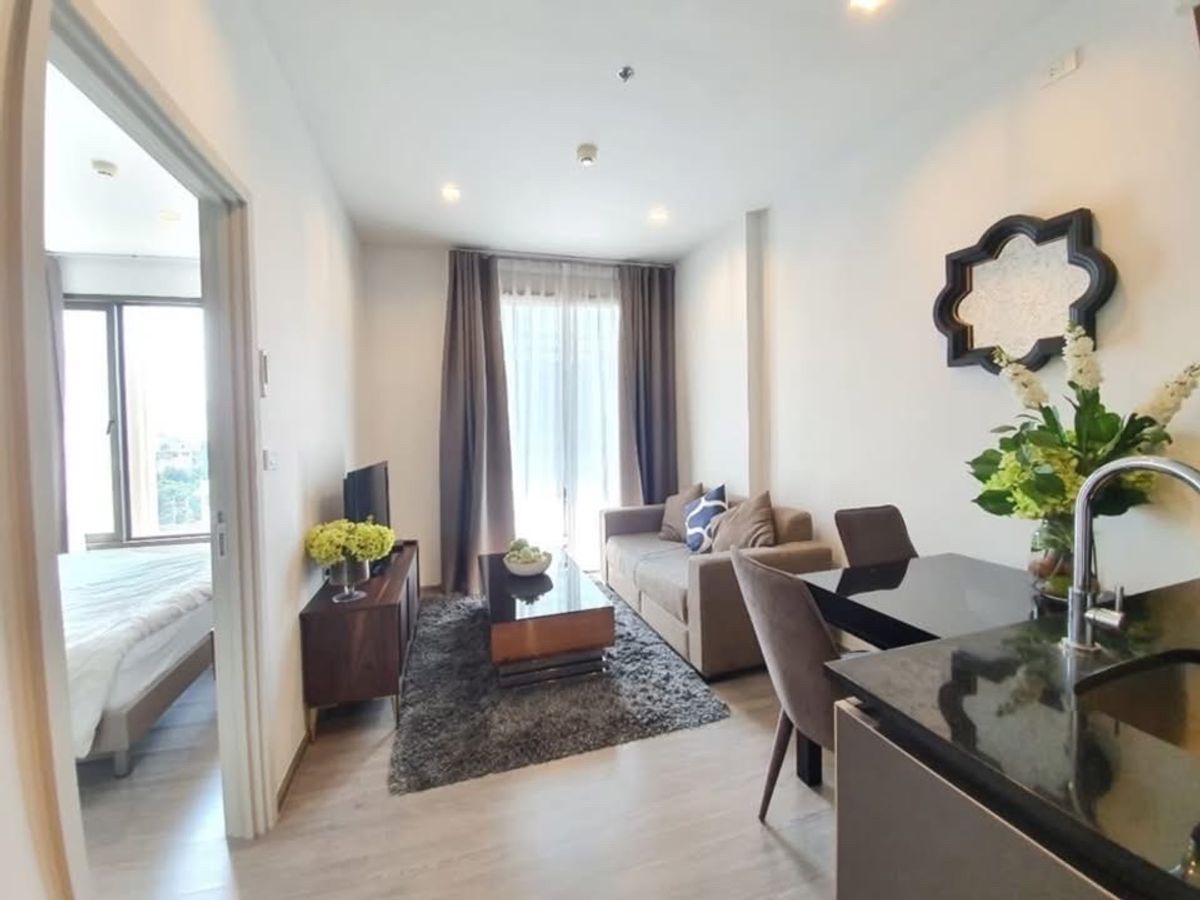 For RentCondoWongwianyai, Charoennakor : ✨ Sell / rent a condo NYE by Sansiri near BTS Wongwian Yai only 150 meters. ✨ Near ICONSIAM - The largest waterfront mall in Asia!