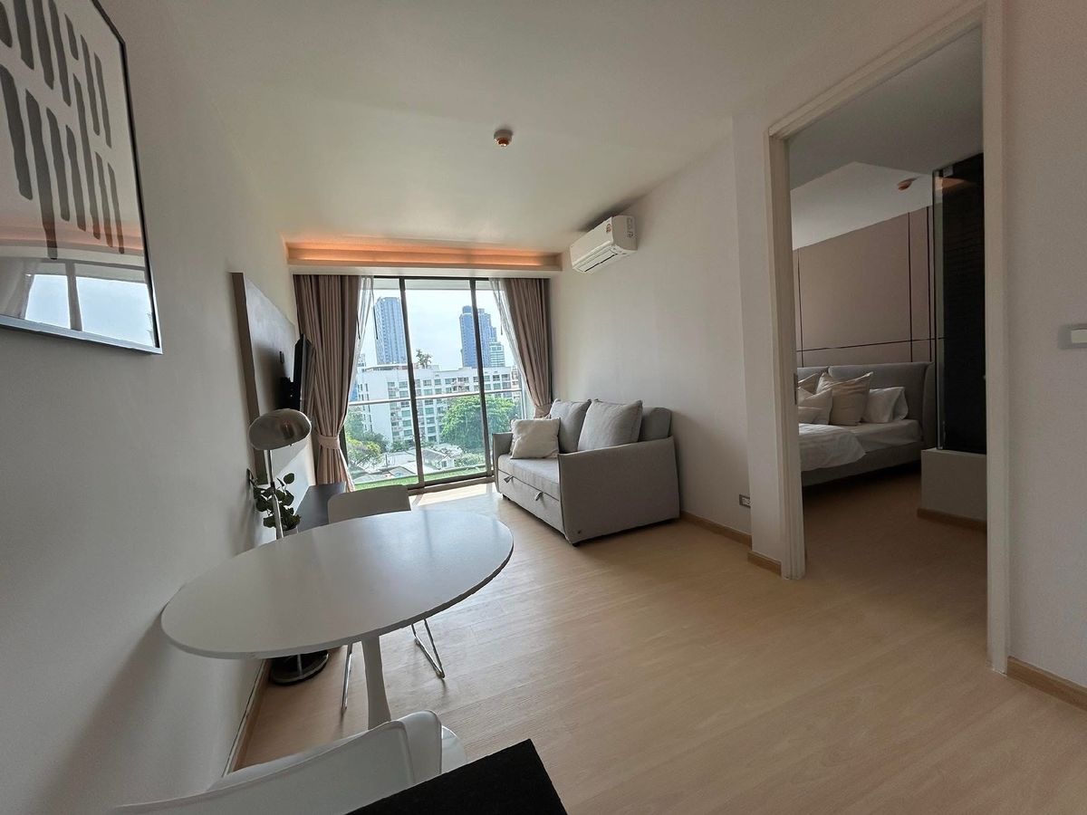 For RentCondoSukhumvit, Asoke, Thonglor : ❤️ Rental Via 49 (Soi Sukhumvit 49) Interested in Line 0859114585 ❤️35,000 baht/month, 8th floor, 46 sq.m., 1 bedroom, 1 kitchen, full furniture, washing machine and 2 in 12 drivers, bathrooms, wardrobe, 900 meters from BTS Thong Lo 450 meters from Sompit