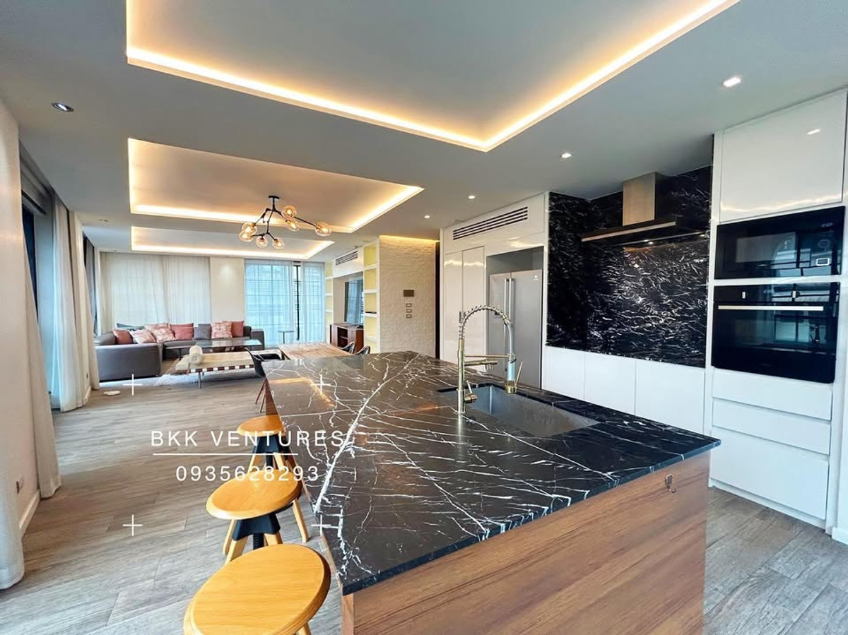 ให้เช่าคอนโดสุขุมวิท อโศก ทองหล่อ : Modern 4bedroom exclusive full-floor penthouse FOR RENT in Ekkamai 