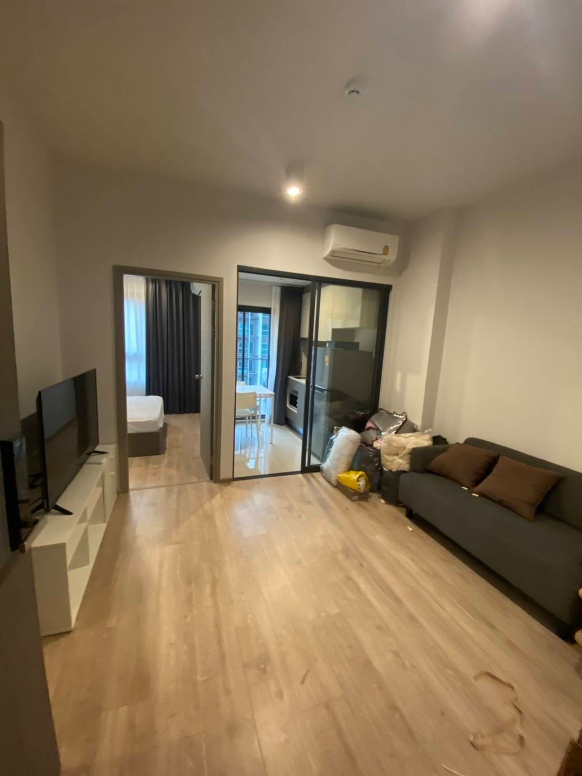 For RentCondoRama9, Petchburi, RCA : Condo for rent IDEO RAMA9-ASOKE, a new condo, ready to be near MRT Rama 9, convenient to travel !!