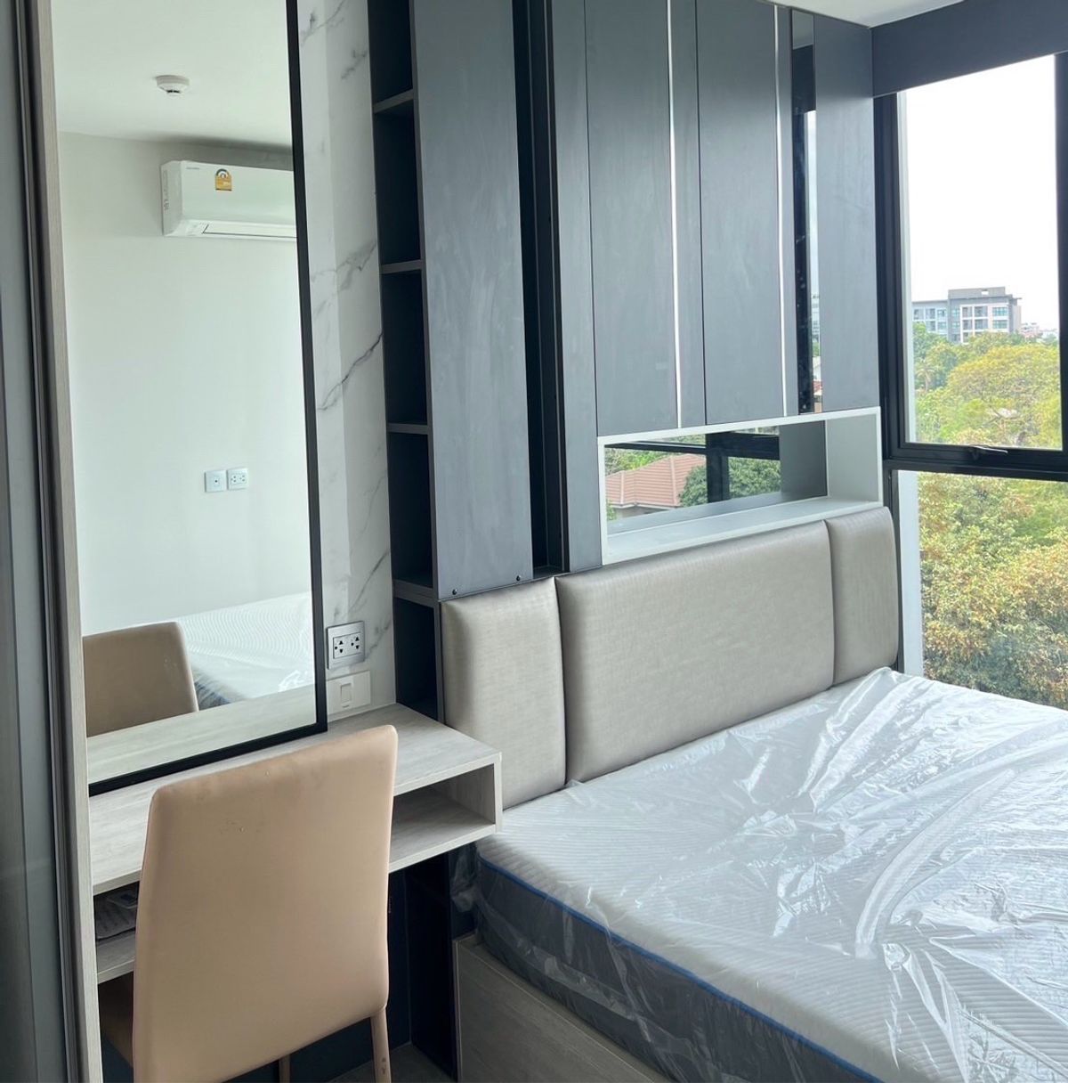 For RentCondoBangna, Bearing, Lasalle : Condo for rent at Moz Tropica Bangna Atmoz Tropicana Bangna Floor/Building: 6 Building: E ​​Room size: 29 sq.m. Price: 12,000 baht. Nearby places: Yellow Line