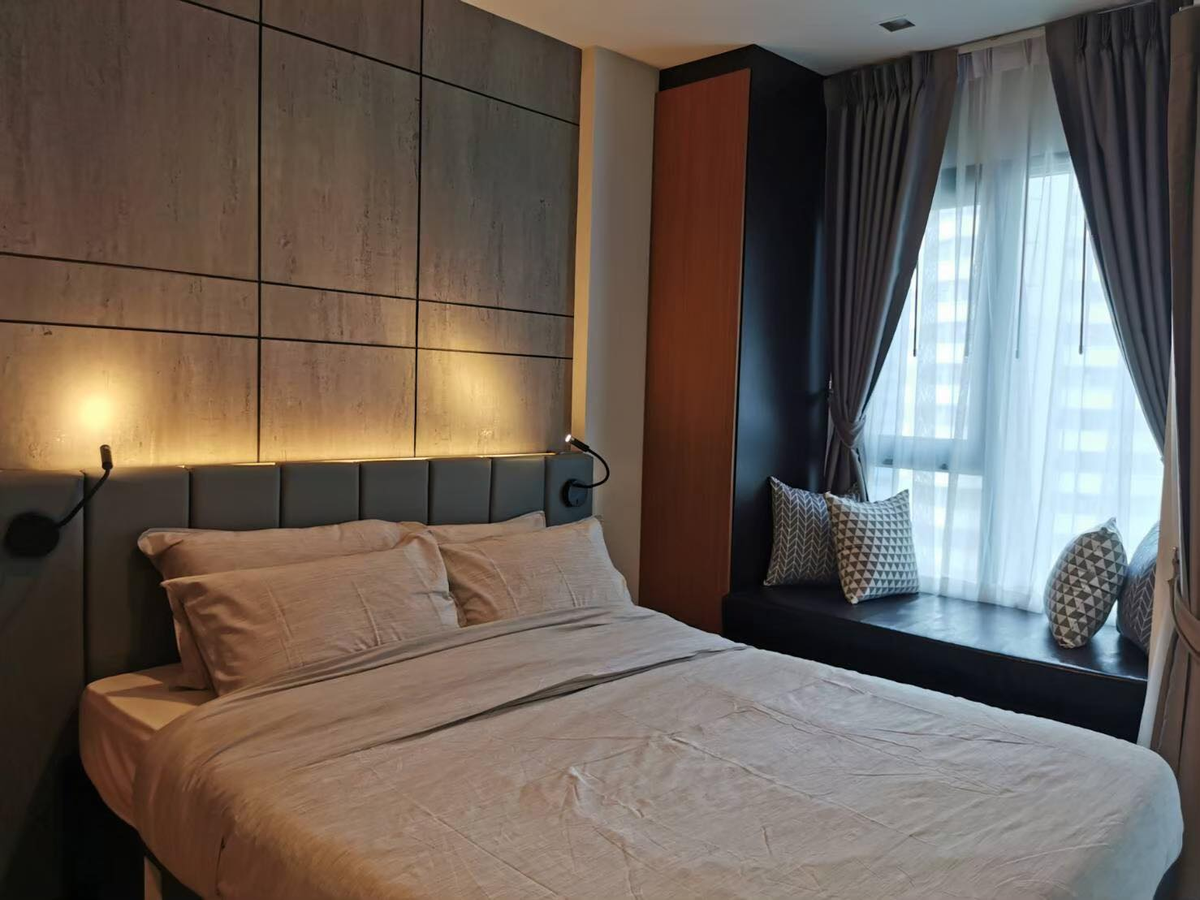 For RentCondoWitthayu, Chidlom, Langsuan, Ploenchit : Near BTS Ploenchit, only 500 meters. For rent. Life One Wireless. The condo is very beautiful. A lot of storage cabinets Designed to really live