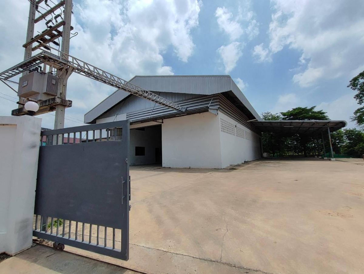 For RentWarehouseMin Buri, Romklao : Rent a warehouse on the Suwinthawong Road, size 2,350 sq.m. (with the Bureau 4), Suwinthawong Road, Wang Takhian Subdistrict, Mueang District, Chachoengsao Province (property code TW2-2290225).