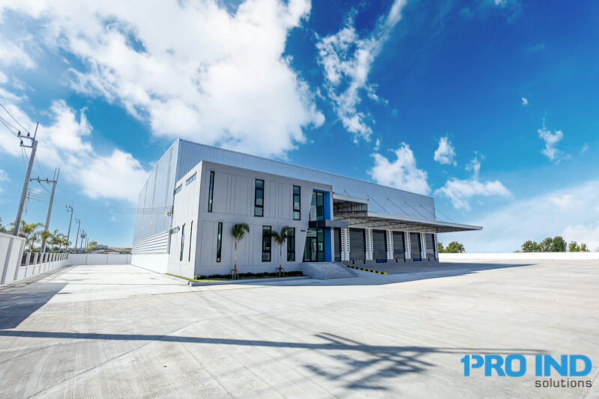 For RentWarehouseSamut Prakan,Samrong : Rent a new warehouse and warehouse with high quality office size 1,956 sqm. Located near Bang Na Trad Km. 23, Bang Phli Industrial Estate, near Bangkok, Suvarnabhumi Airport, near the expressway conveniently.