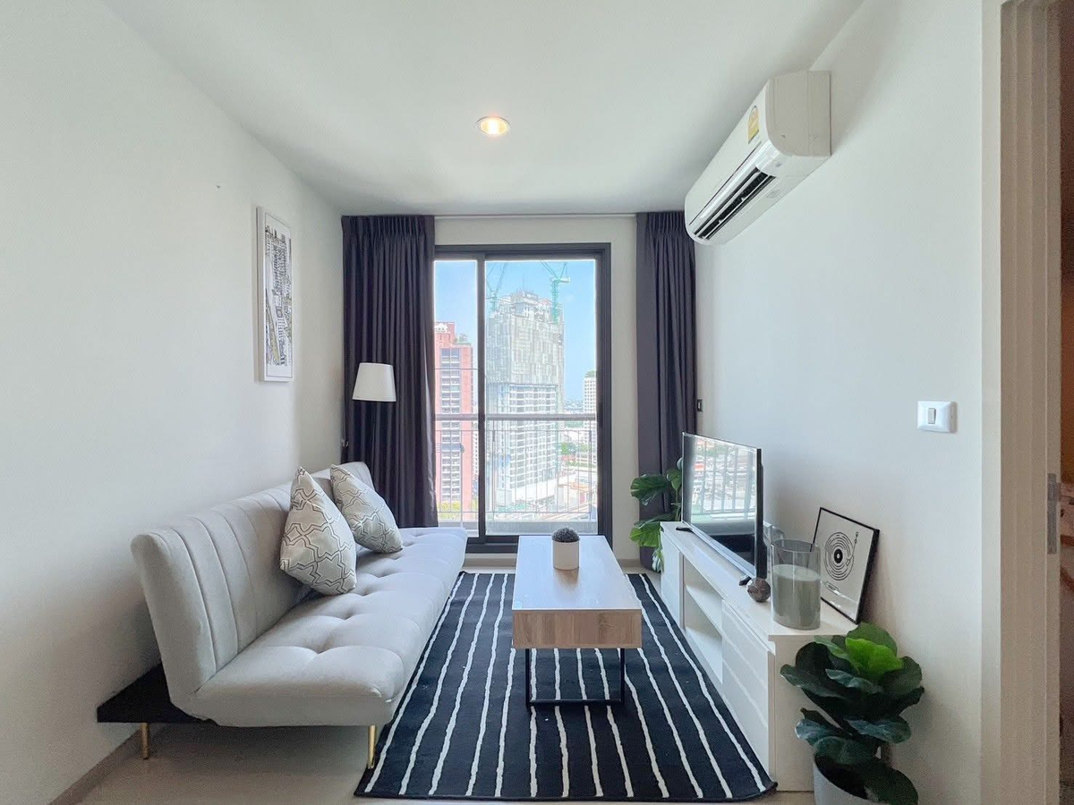 For RentCondoSukhumvit, Asoke, Thonglor : For rent ❗❗RHYTHM Sukhumvit 42/ (Rice Sukhumvit 42) Line ID: @ gloorious1 (with @ too). For more information, add LINE.