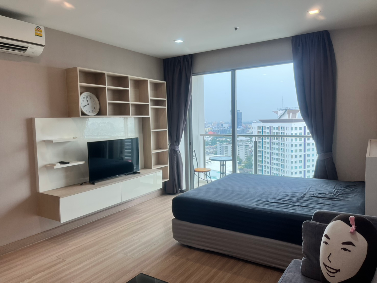 For RentCondoOnnut, Udomsuk : Skywalk condo for rent, 18000 per month, Studio 38 sqm, 19th floor, a condo near BTS Phra Khanong, the room is ready to move in.