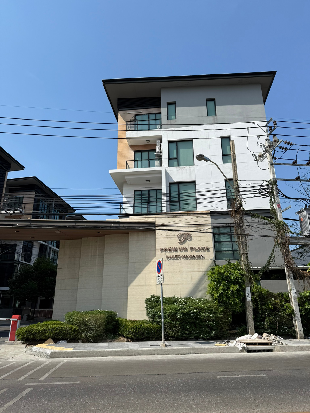 For SaleTownhomeKaset Nawamin,Ladplakao : Urgent sale !!! Townhome, gold location