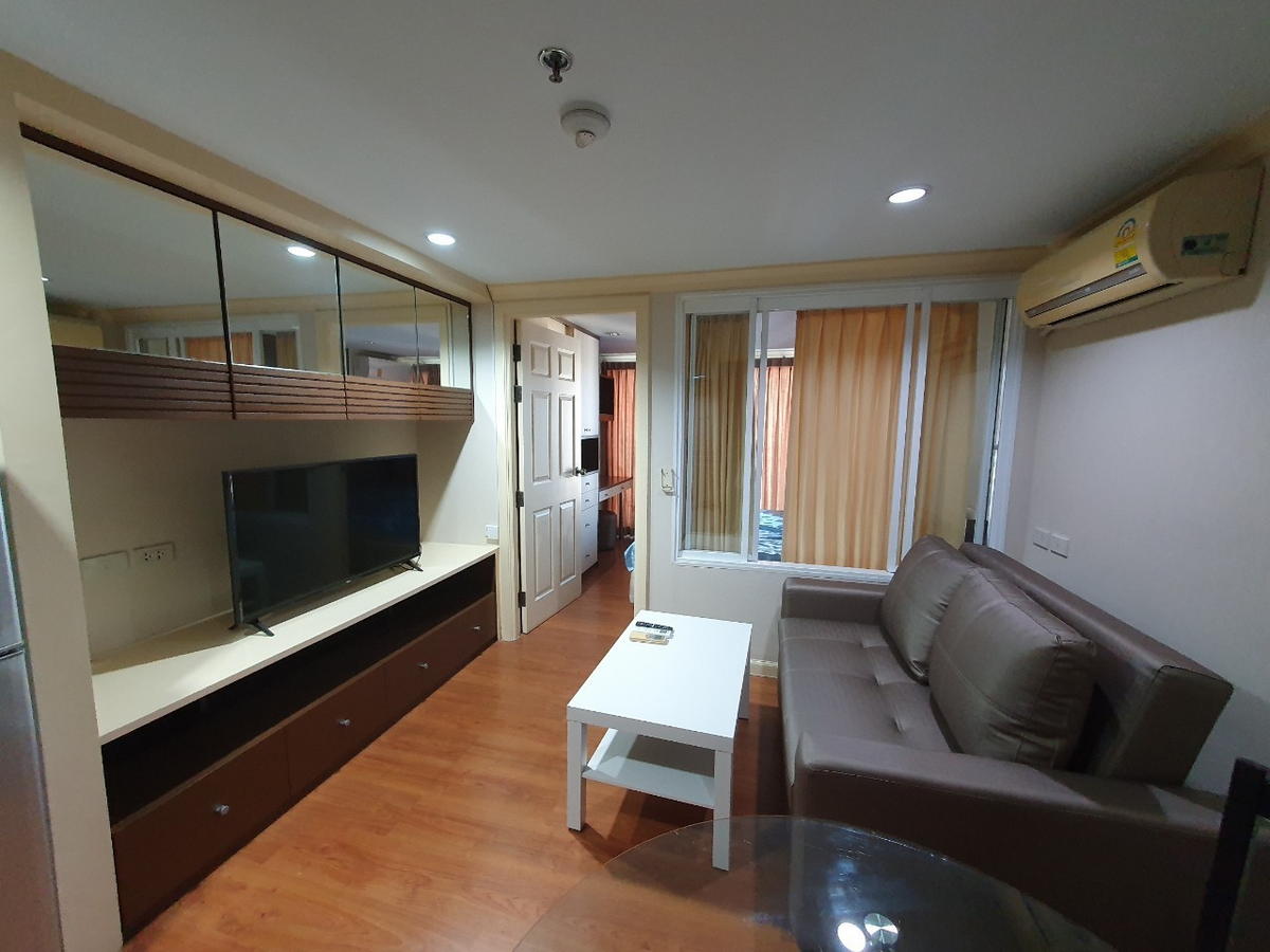 For RentCondoSukhumvit, Asoke, Thonglor : Selling/renting a condo in the heart of Yan Asoke, convenient to travel with complete facilities At a great price