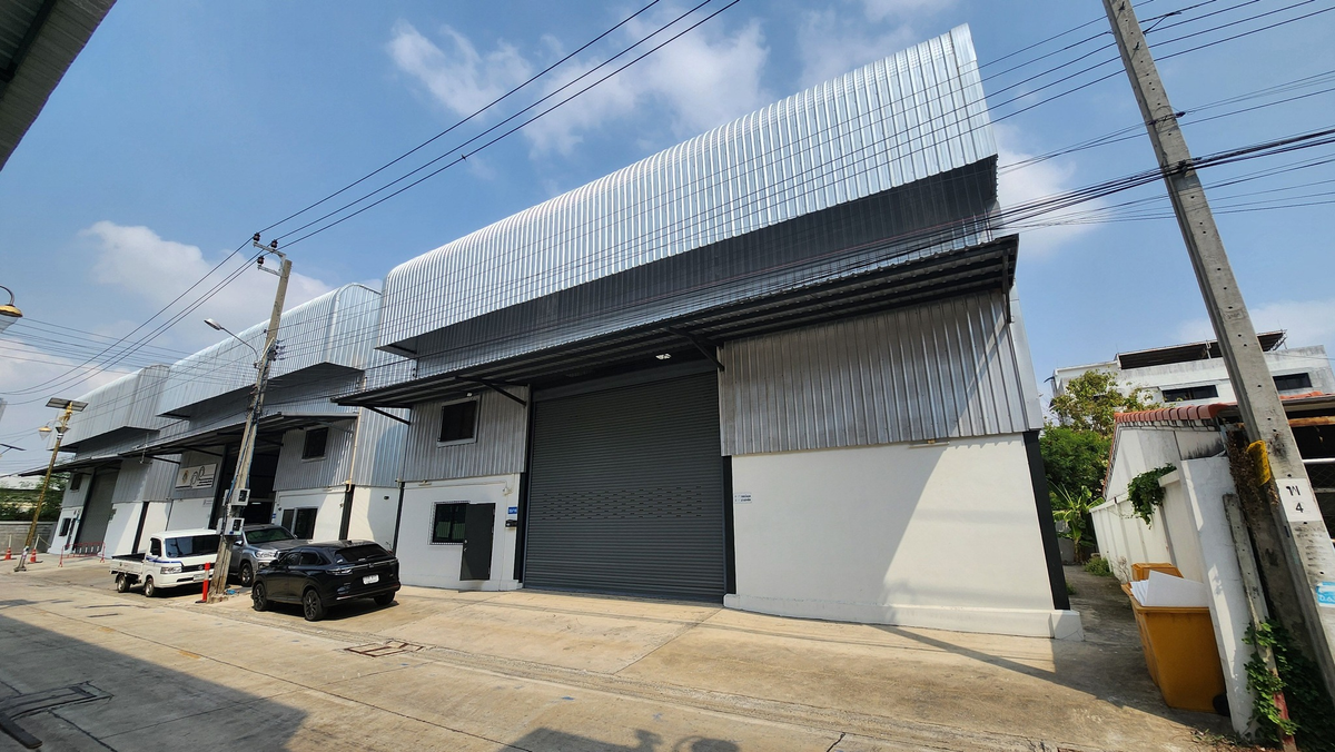 For RentWarehouseLadkrabang, Suwannaphum Airport : Rent a warehouse near Robinson Lat Krabang, size 300 sq.m., 3unit B. Lat Krabang B. Lat Krabang, Bangkok (property code TW2-2190225)