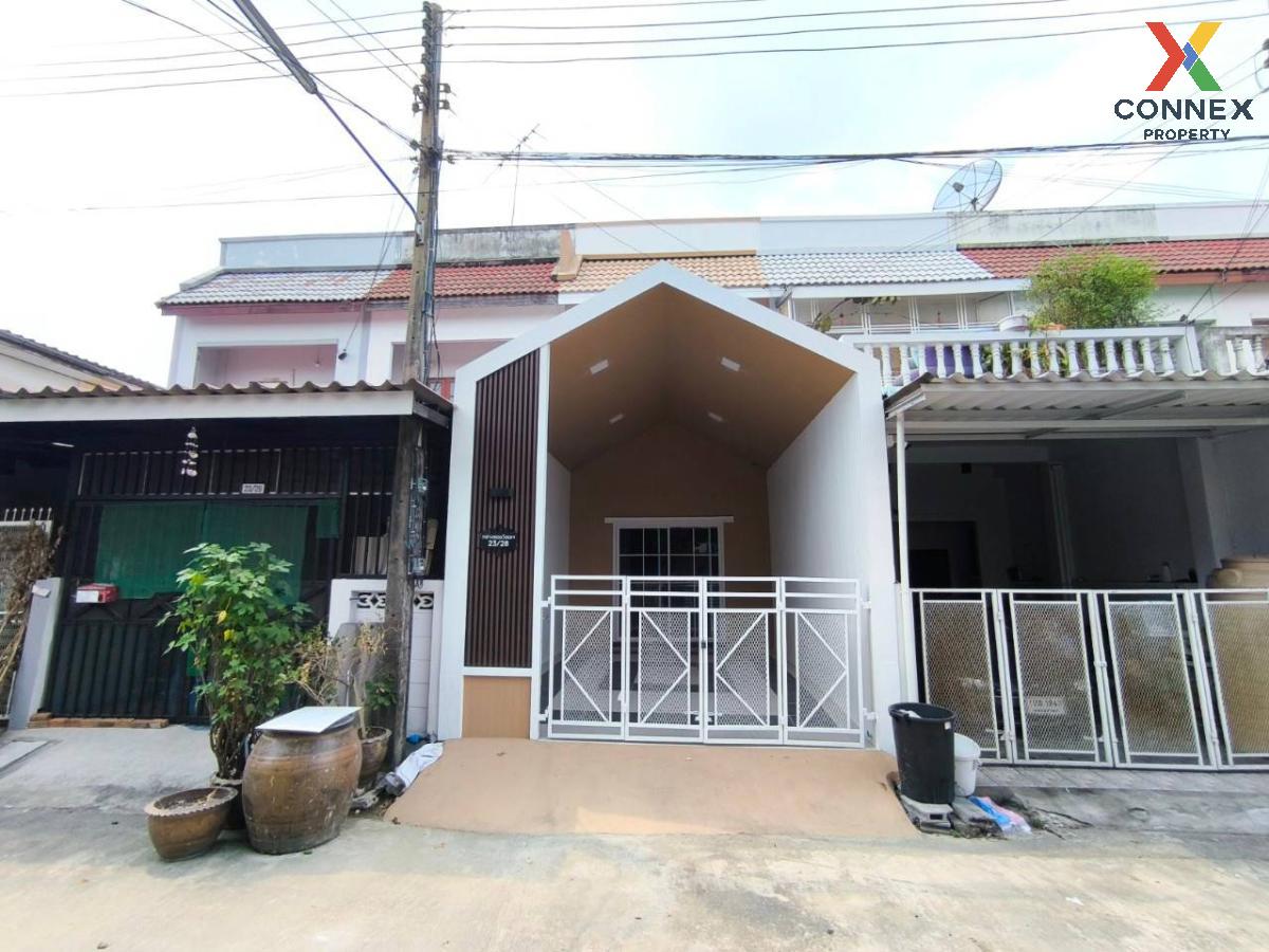 For SaleTownhomePathum Thani,Rangsit, Thammasat : For Sale Townhouse/Townhome  , Baan Klang Soi Khu Khot , newly renovated , BTS-Khu Khot , Khu Khot , Lam Luk Ka , Pathum Thani , CX-117615