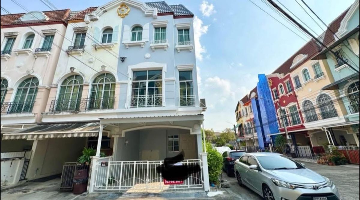 For RentTownhomeOnnut, Udomsuk : House for rent in the middle of the city of Lucerene, Sukhumvit On Nut 46. Interested, contact 082-3223695.