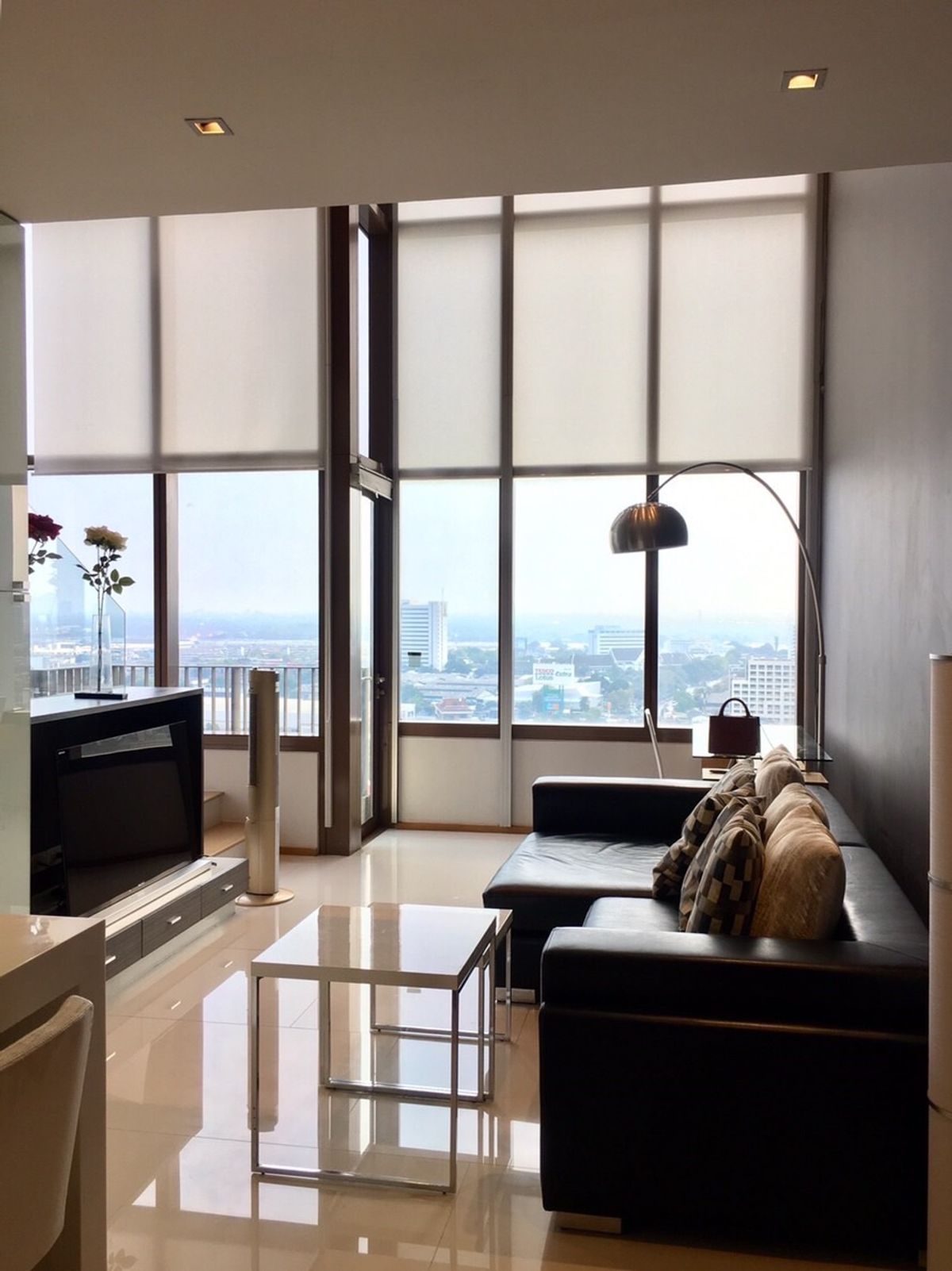 For RentCondoSukhumvit, Asoke, Thonglor : Amazing High Rise 1-BR Duplex Condo at the Emporio Place (Sukhumvit 24) Near BTS Phromphong Station