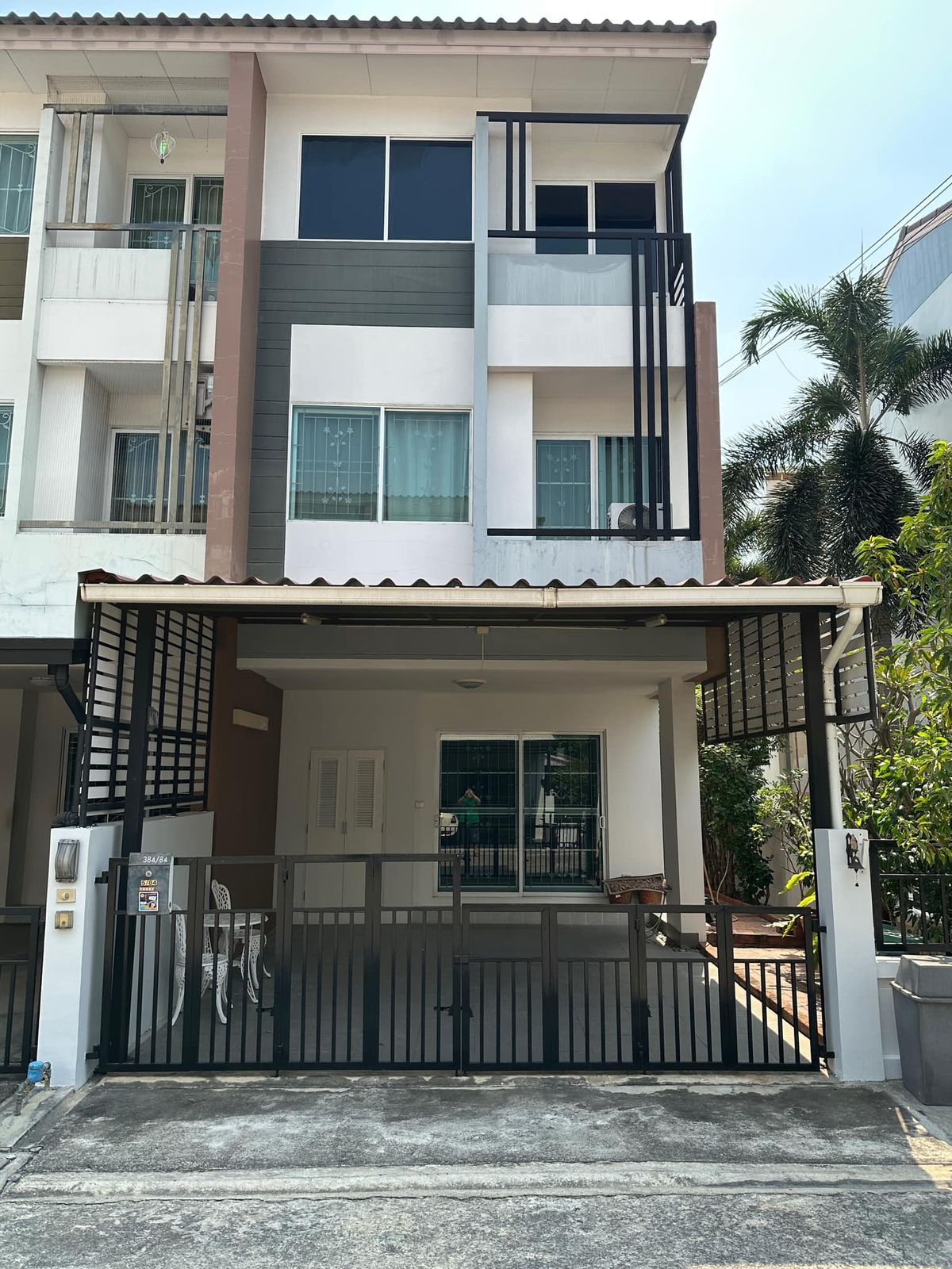 For SaleTownhomeChaengwatana, Muangthong : 3 -story townhome for sale The Trust City Ngamwongwan 25 (after the corner)