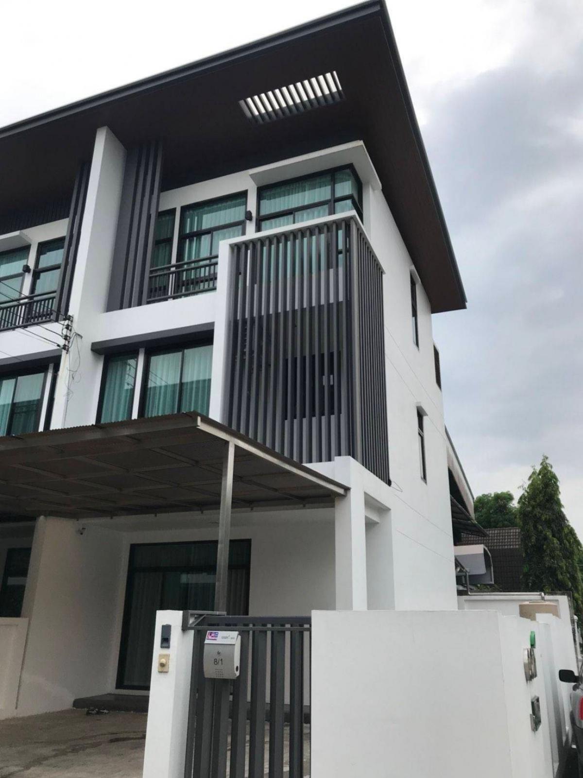 For RentTownhomeChokchai 4, Ladprao 71, Ladprao 48, : Chokchai 4 Rd. Rent 3 -story townhome. Behind the corner of 35 sq.w., 3 bedrooms, 3 water, 4 air conditioners  Parking in 2 houses, kitchen, Big In, parking in 2 cars, suitable for office and living /Near Chokchai 4 police station/near the Pal Pali Siam/n