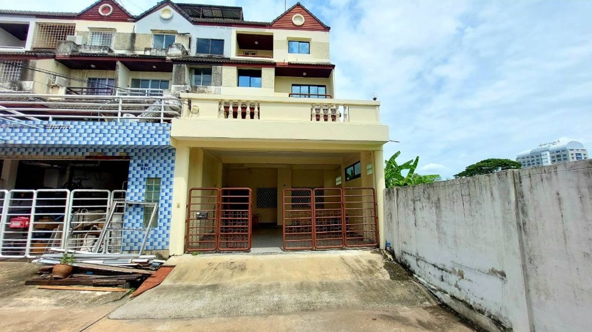 For SaleTownhomePattanakan, Srinakarin : Urgent sale Townhome Warathornwill Soi Phatthanakan 44 ** 5 million baht ** Buy a house with hundreds of thousands of money