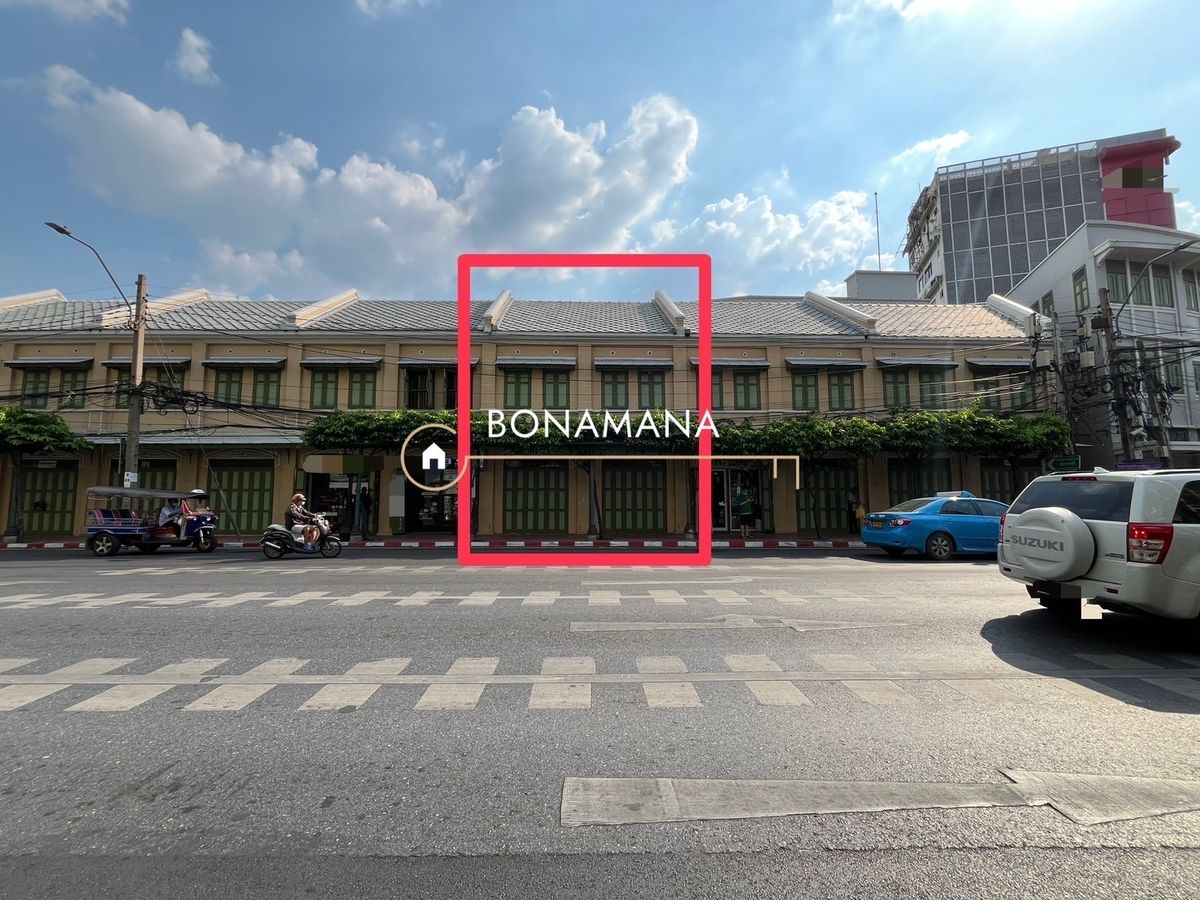 For RentShop HouseYaowarat, Banglamphu : Rent a commercial building, gold location Next to Yaowarat Road (MRT Sam Yot 700M)