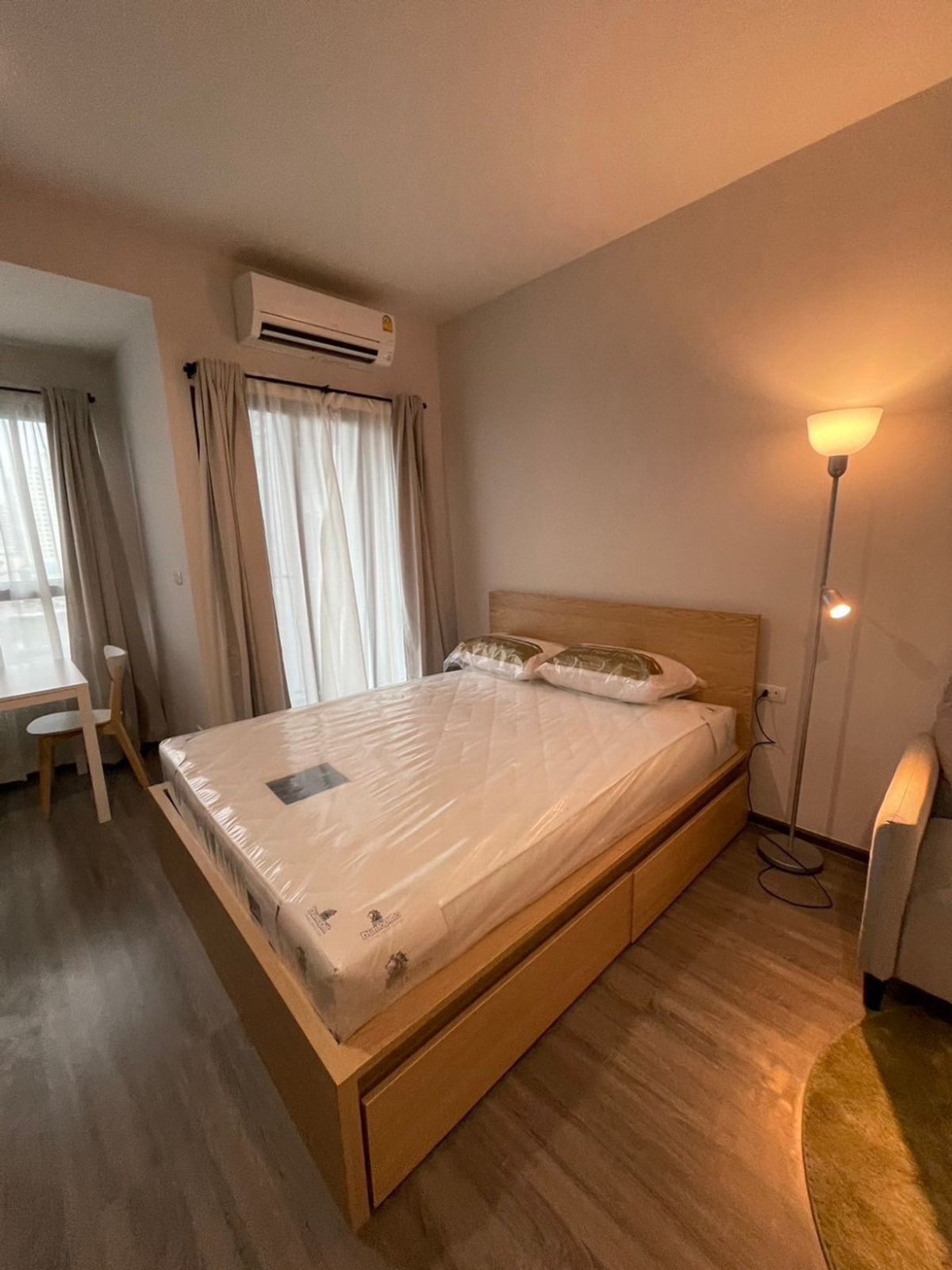 For RentCondoSiam Paragon ,Chulalongkorn,Samyan : New Room !! 1 Bedroom, 1 Bathroom, 30 SQM., 11th Floor, Building A, City View, Super Great Location., Near MRT Samyan @ Ideo Chula - Samyan MRT Sam Yan only 400 meters.