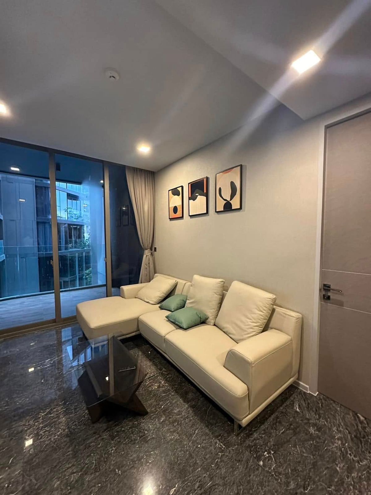 For RentCondoSukhumvit, Asoke, Thonglor : Condo, 3rd floor, with beautiful decorative furniture for rent in Sukhumvit-Phrom Phong, near BTS Phrom Phong, only 700 meters.