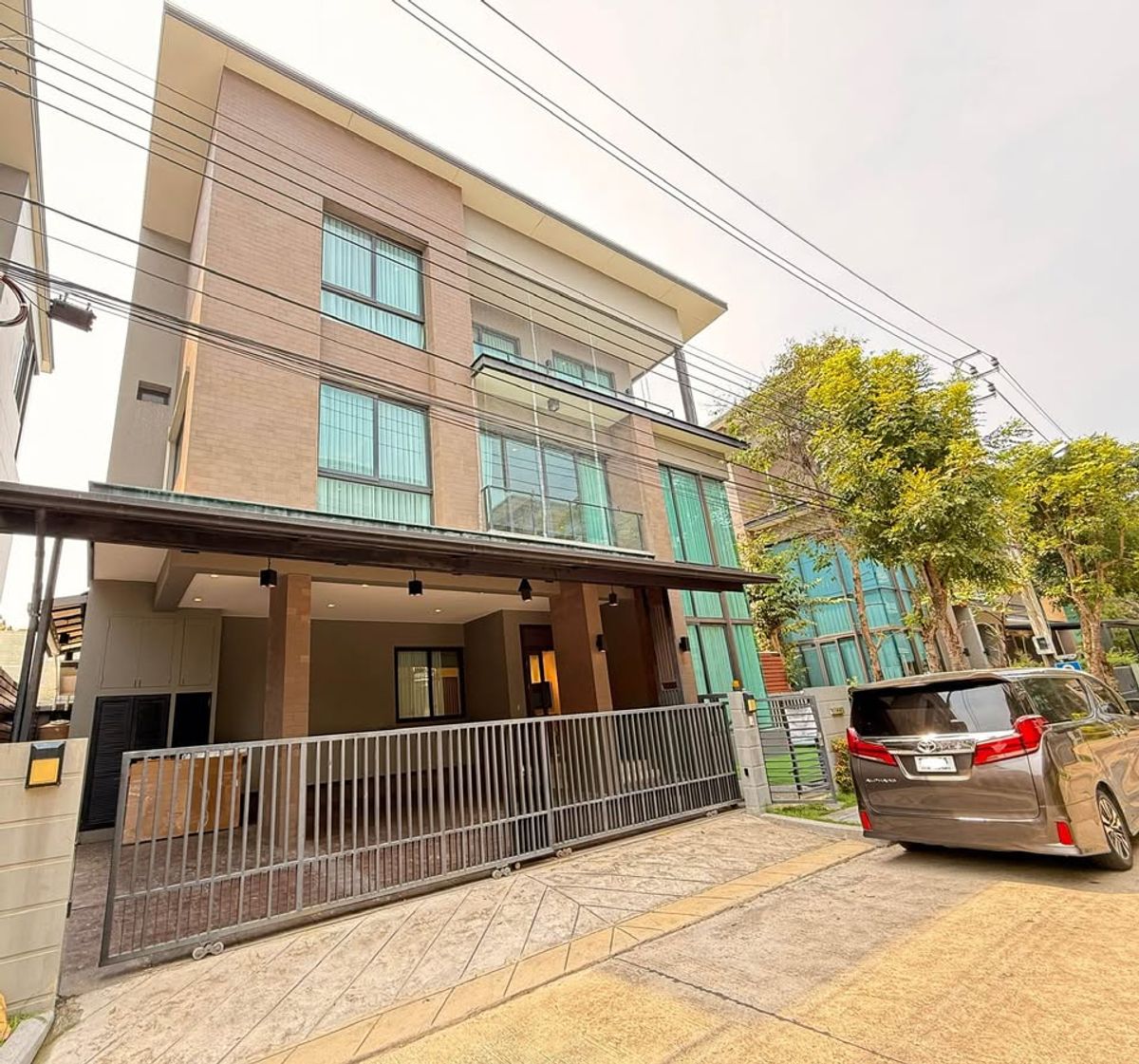 For RentHouseBang Sue, Wong Sawang, Tao Pun : Rental of Seoul Ratchada 68 By AP, Ratchadaphisek Road, Bang Sue, Bang Sue, Bangkok (Property Code Th2-520225)