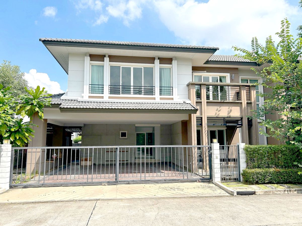 For SaleHousePhutthamonthon, Salaya : Single house, a lot of space, a magnificent function! The City Pinklao-Sai 4 projects are on the main road. The central part is very good, very worthwhile, the price is lower than the five million market.