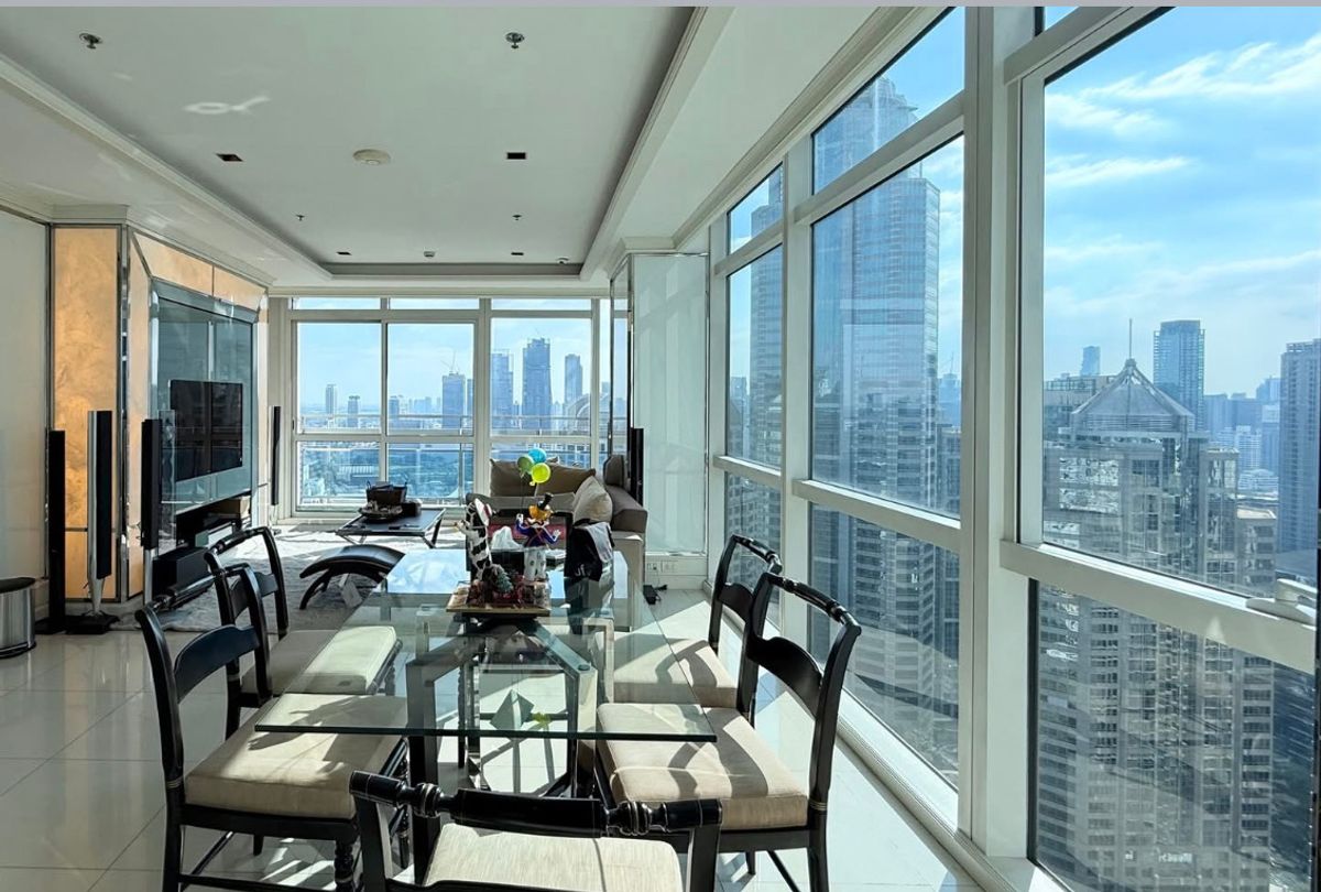 For RentCondoWitthayu, Chidlom, Langsuan, Ploenchit : Atnee Residence I 2B 2B + Maid Room Size 140 SQ M, Super High Floor, Fully Furmished, Rent 120,000 THB/Month BTS Ploenchit