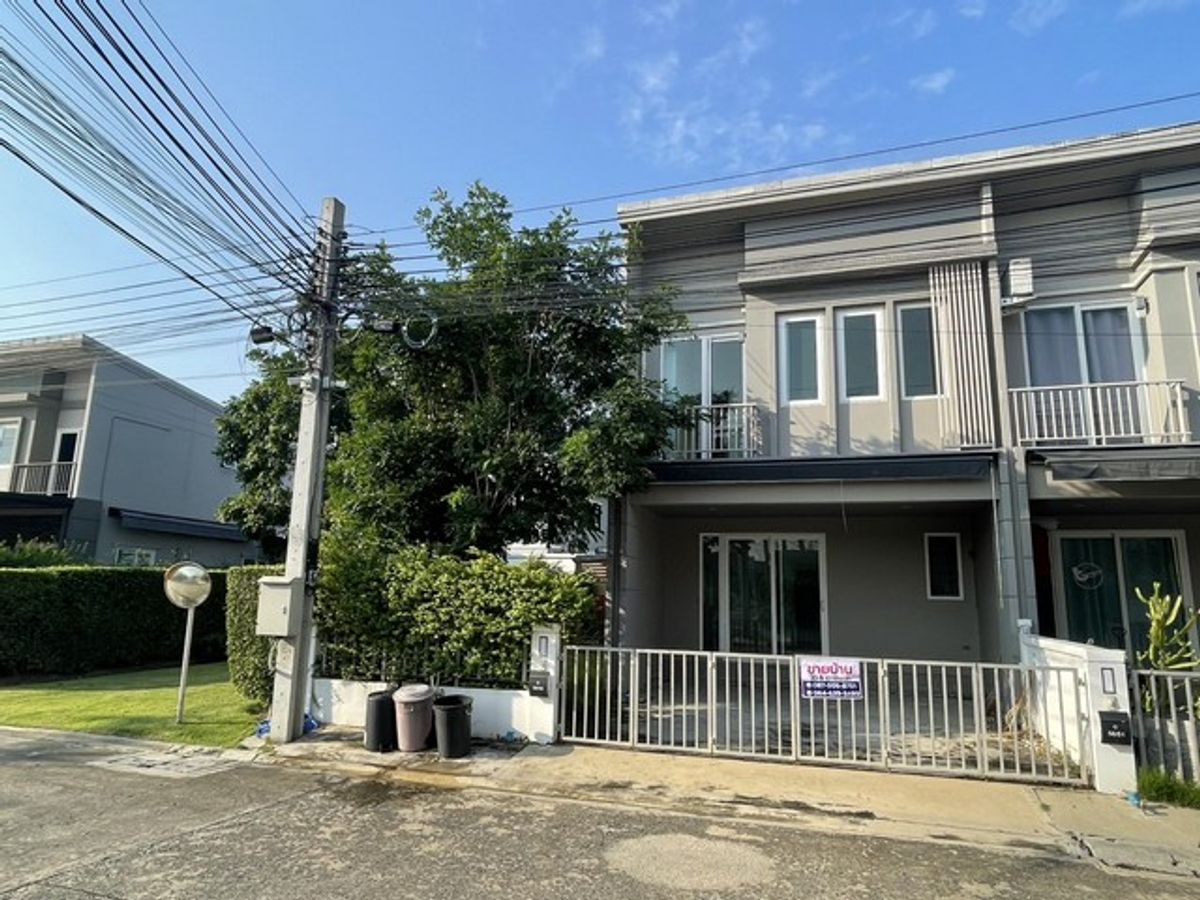 For SaleHousePinklao, Charansanitwong : Detached house Chuan Chuen Town The largest in the 4 -bed project, next to the free air, 4 air conditioners.