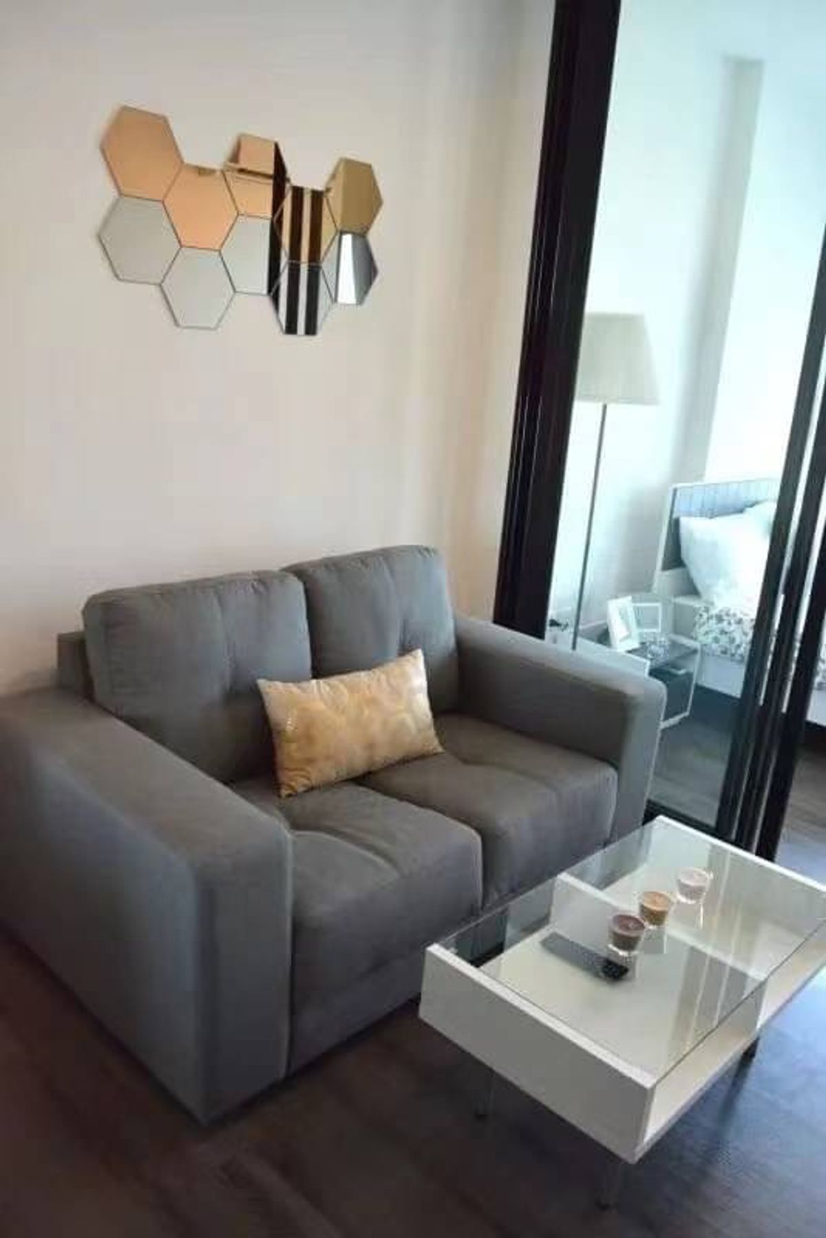 For RentCondoOnnut, Udomsuk : Condo for rent The Base Park East Sukhumvit 77, complete condo, ready to approach the BTS On Nut BTS !!