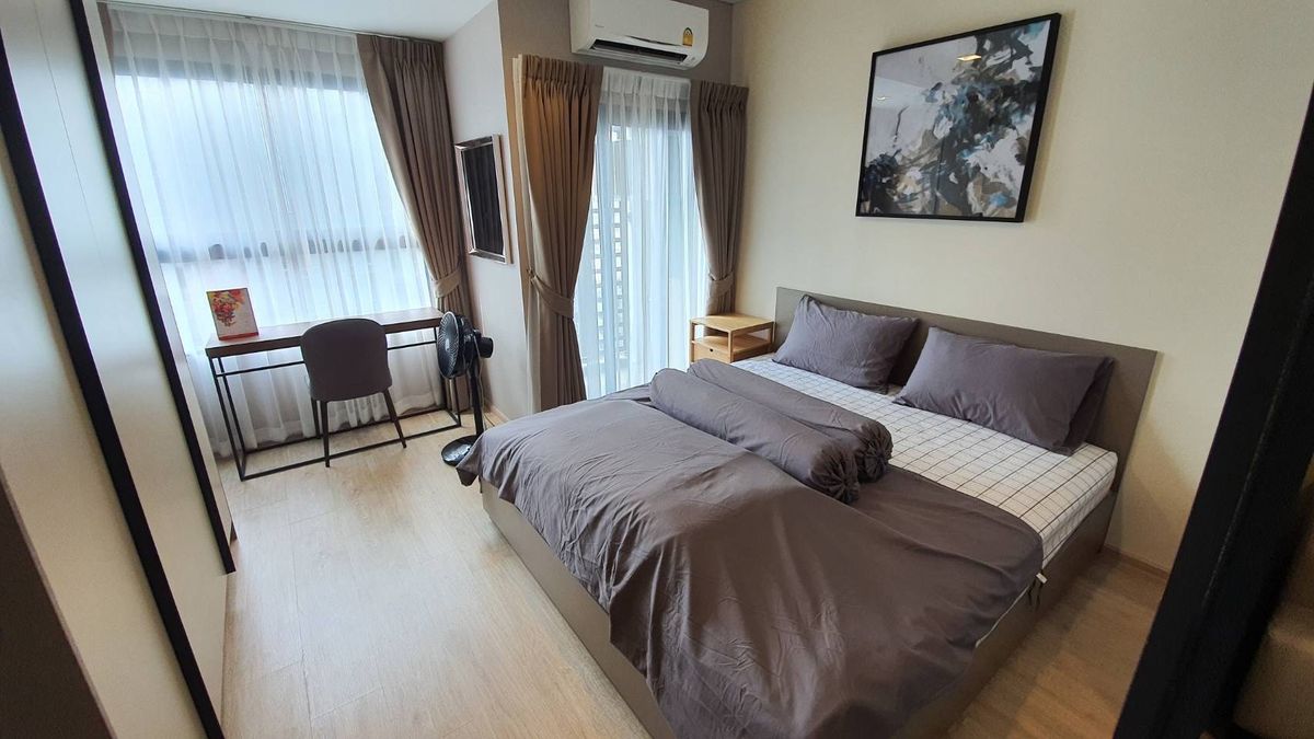 For RentCondoWongwianyai, Charoennakor : 📍 Ideo Sathorn-Wongwienyai. Beautiful room. There are many rooms, good locations, high floor, beautiful furniture. Complete electrical appliances (special price)