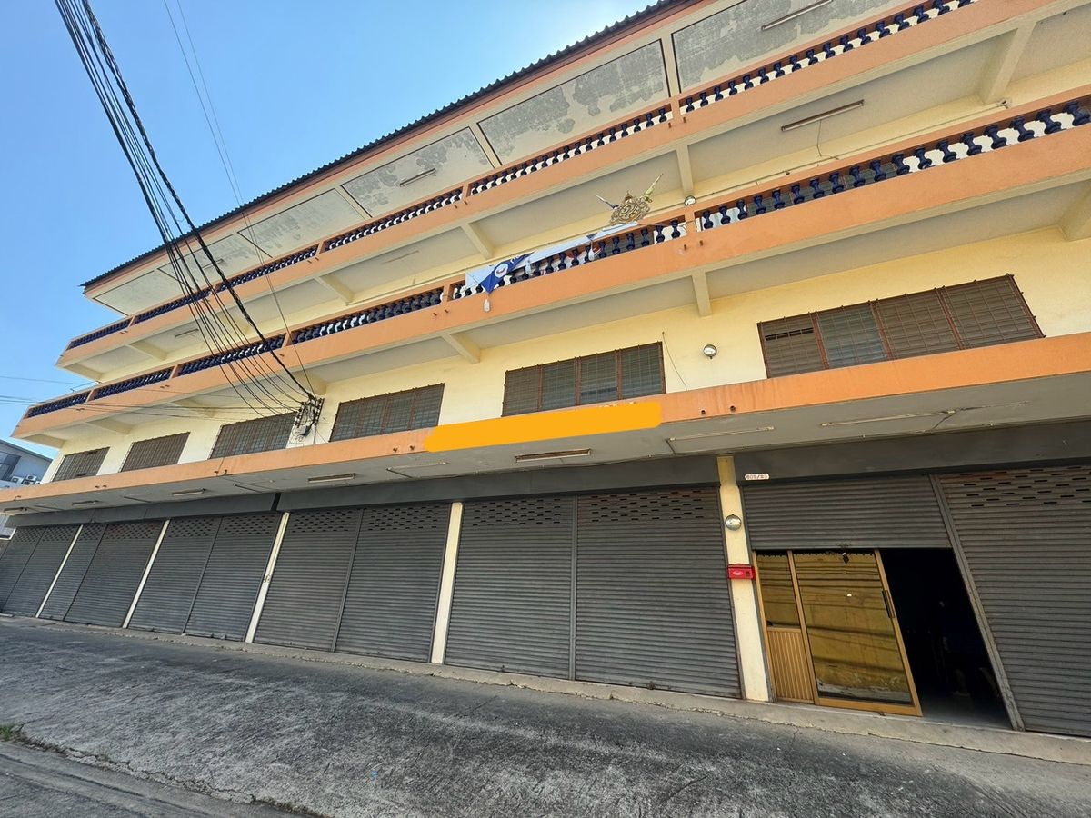 For RentShop HouseOnnut, Udomsuk : 4 -Storey Building with strong structure and elevator. 10++ Parking space. Sukhumvit BTS 