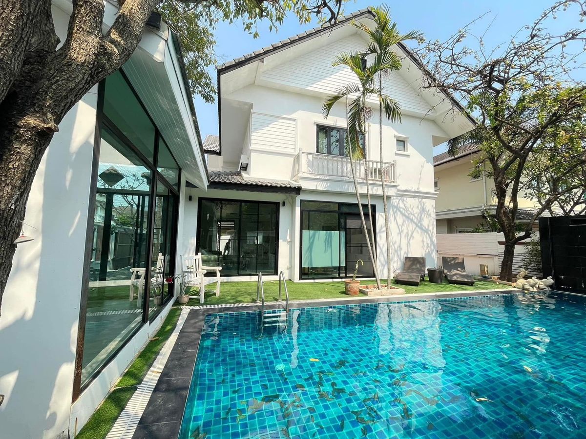 For RentChiang Mai : 🏡 Luxury bevilla for rent Near the intersection of Chok Chok, Chiang Mai 🌿✨ 🌳 The house is shady and peaceful.