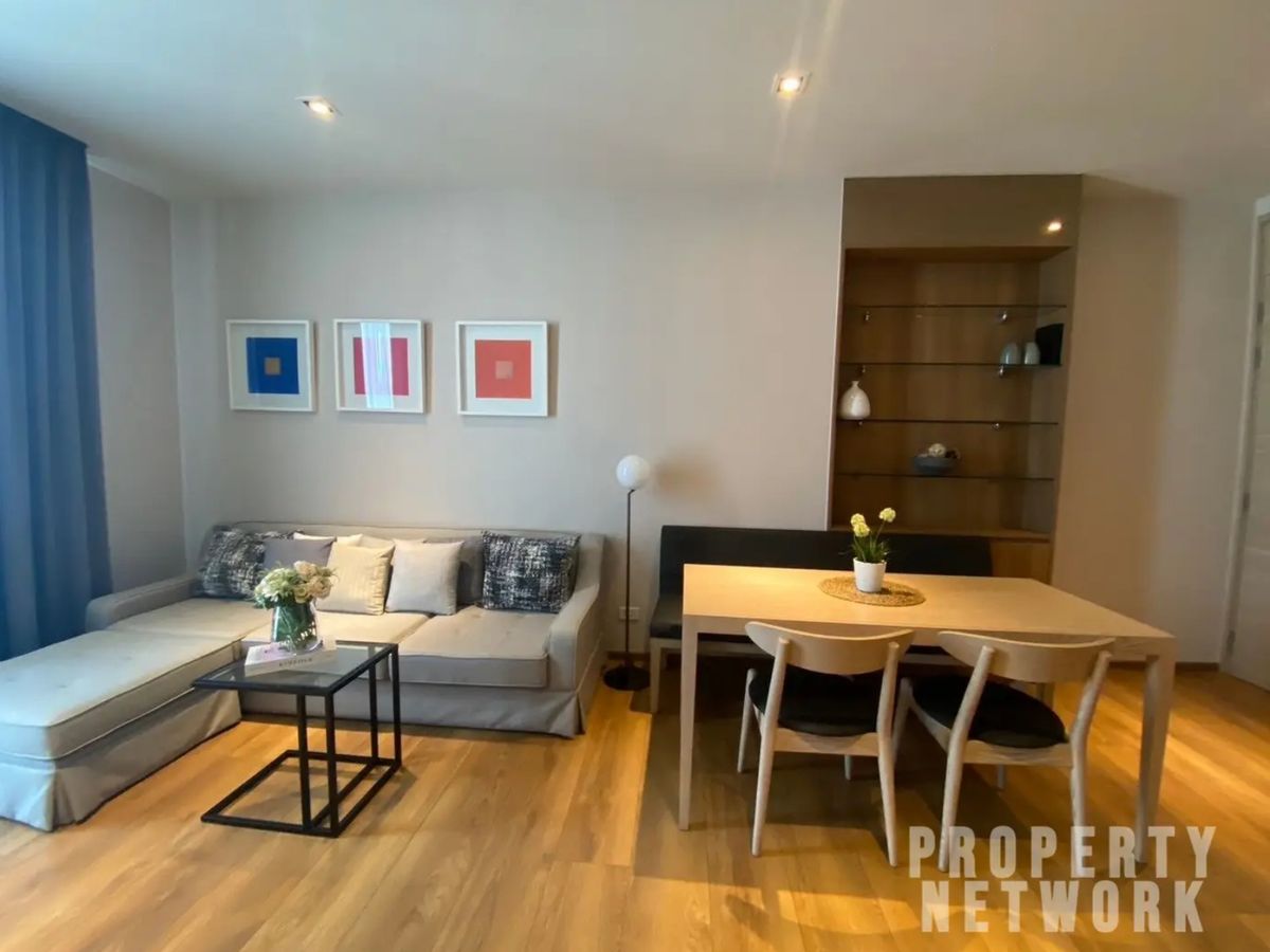 For RentCondoSukhumvit, Asoke, Thonglor : For Rent: 2-Bed, 1-Bath Condo at Park 24 (Very High Floor, 55 SQM)