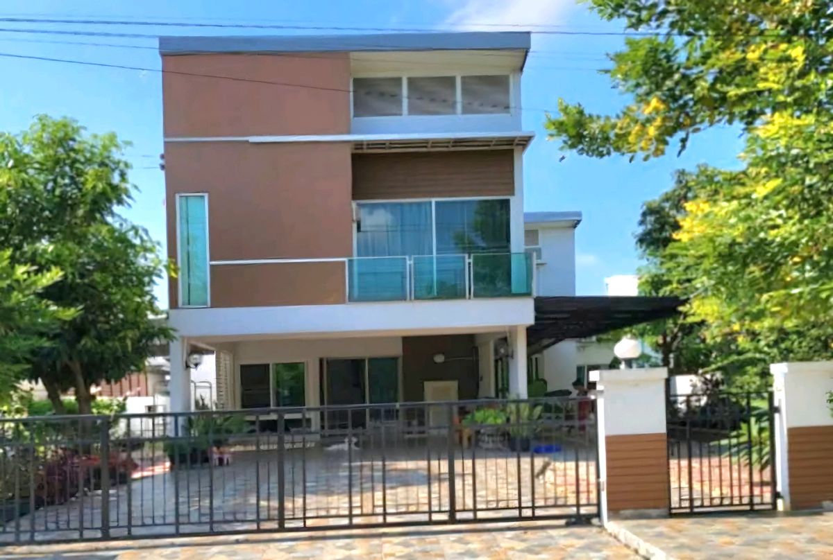 For RentHouseLadkrabang, Suwannaphum Airport : 3 -story detached house for rent Modern style design Ring Road-Rama 9