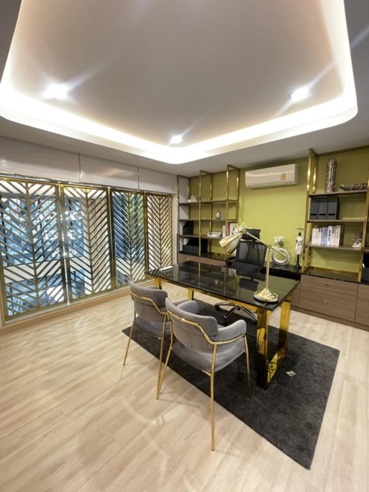 For SaleTownhomeChokchai 4, Ladprao 71, Ladprao 48, : Luxurious home office for sale 14.5 million baht with 9% of YIELD tenants per year. Receive 110,000/month. ลงทุนบ้านหรูง่ายๆ Lat Phrao-Chokchai 4 location, near 4 bedrooms, 300 sqm. The selling price increases every year.