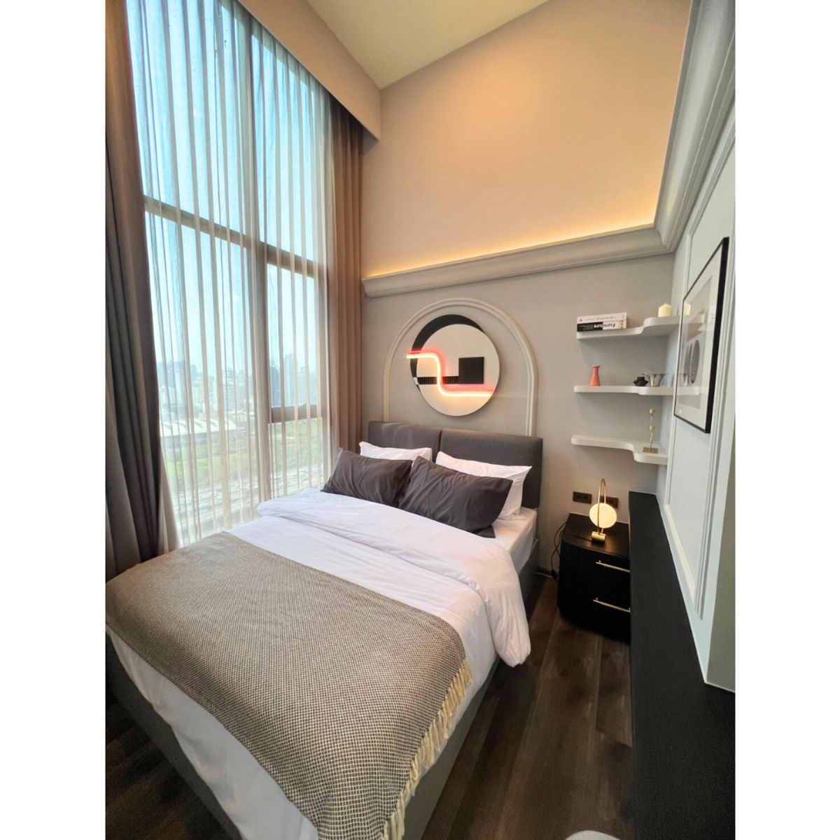 For SaleCondoRama9, Petchburi, RCA : Luxury condo for sale, Rama 9 intersection, size 74.88 sqm. Floor 20, east, golden location, convenient to travel near MRT Rama 9 and department stores. Business and prosperity of Bangkok Full facilities