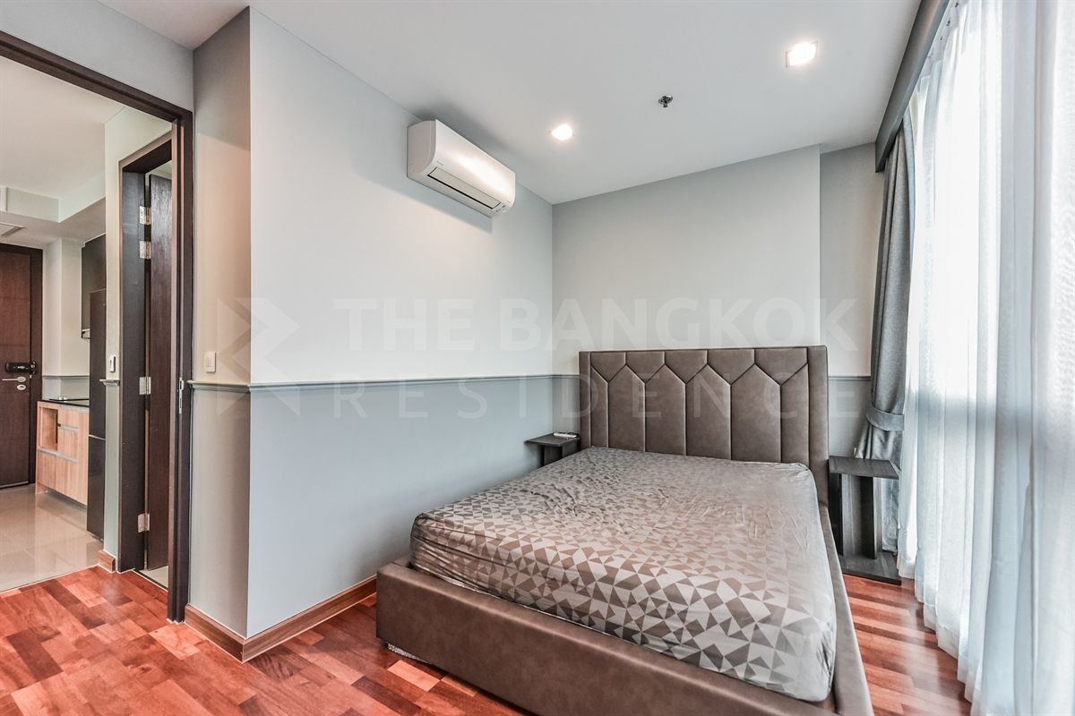 For RentCondoRatchathewi,Phayathai : Urgent room for rent. Wish Signature Siam Midtown 2B1B 47 SQM. Only 28,500 baht !!