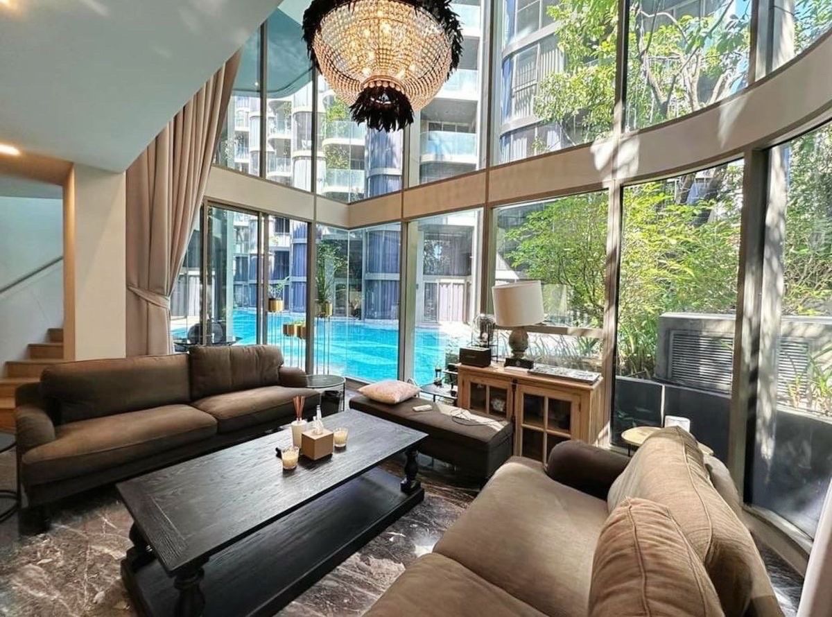 For RentCondoSukhumvit, Asoke, Thonglor : 🔥 Rent a luxurious Duplex in the heart of Sukhumvit 🔥 Near BTS Phrom Phong ✨Duplex 3 bedrooms | 3 bathrooms