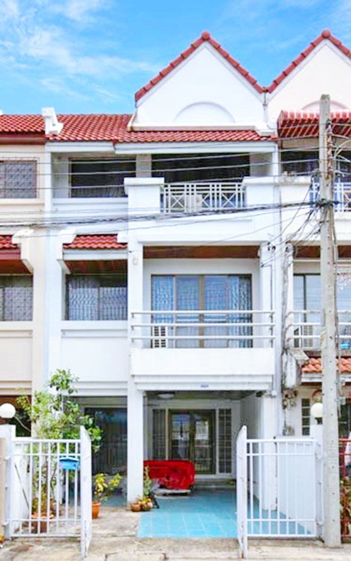 For RentTownhomeChaengwatana, Muangthong : MRT avoid Pak Kred 400 m. Chaeng Watthana-Pak Kred 11-17Central Chaengwattana 700 m. Next to 3-story townhouse, 20 sq.w. 222 sqm.