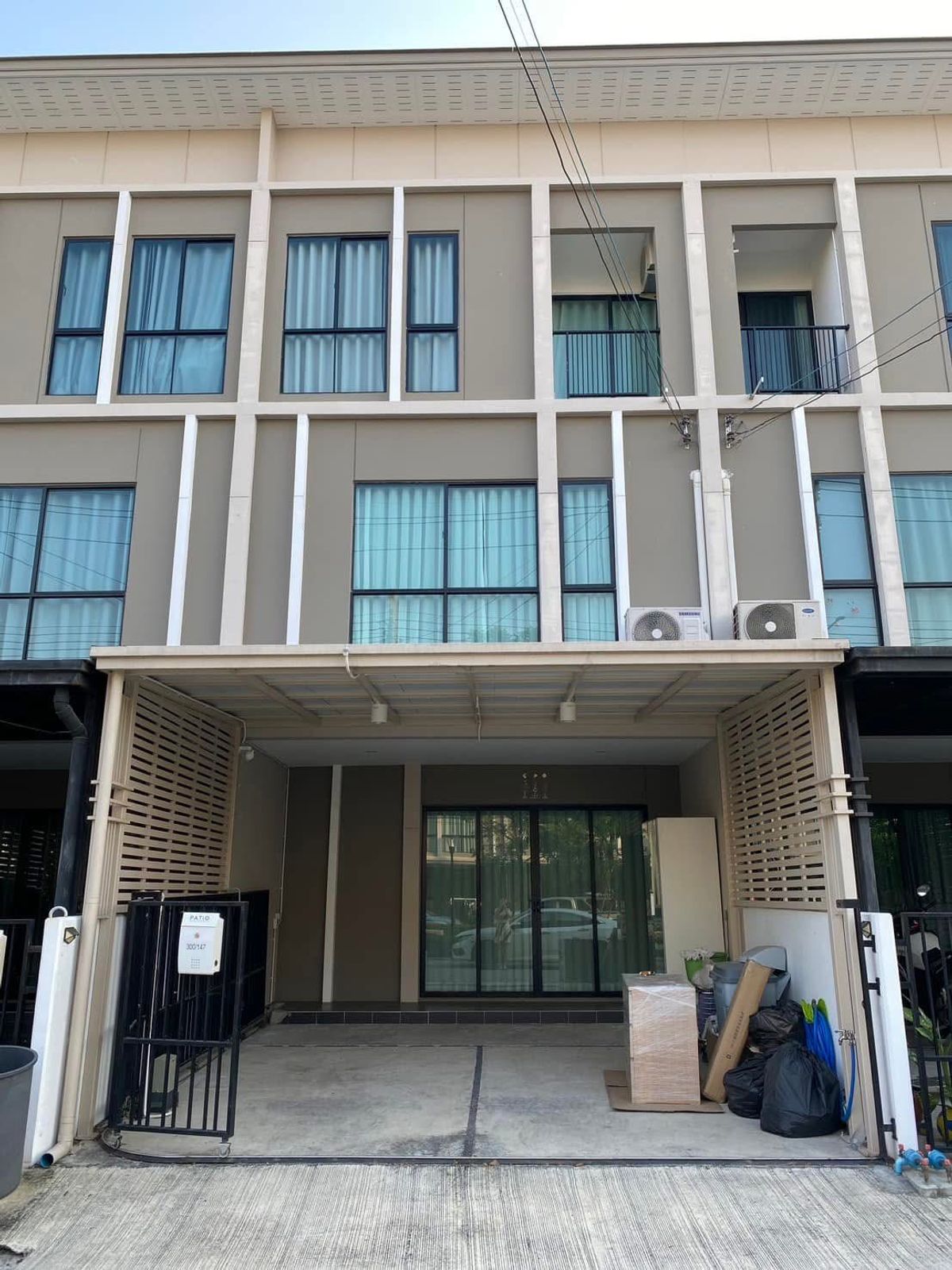 For RentTownhomePattanakan, Srinakarin : Patio Srinakarin - Rama 9, 3 -story townhome ready to move in Tangible price Complete home items