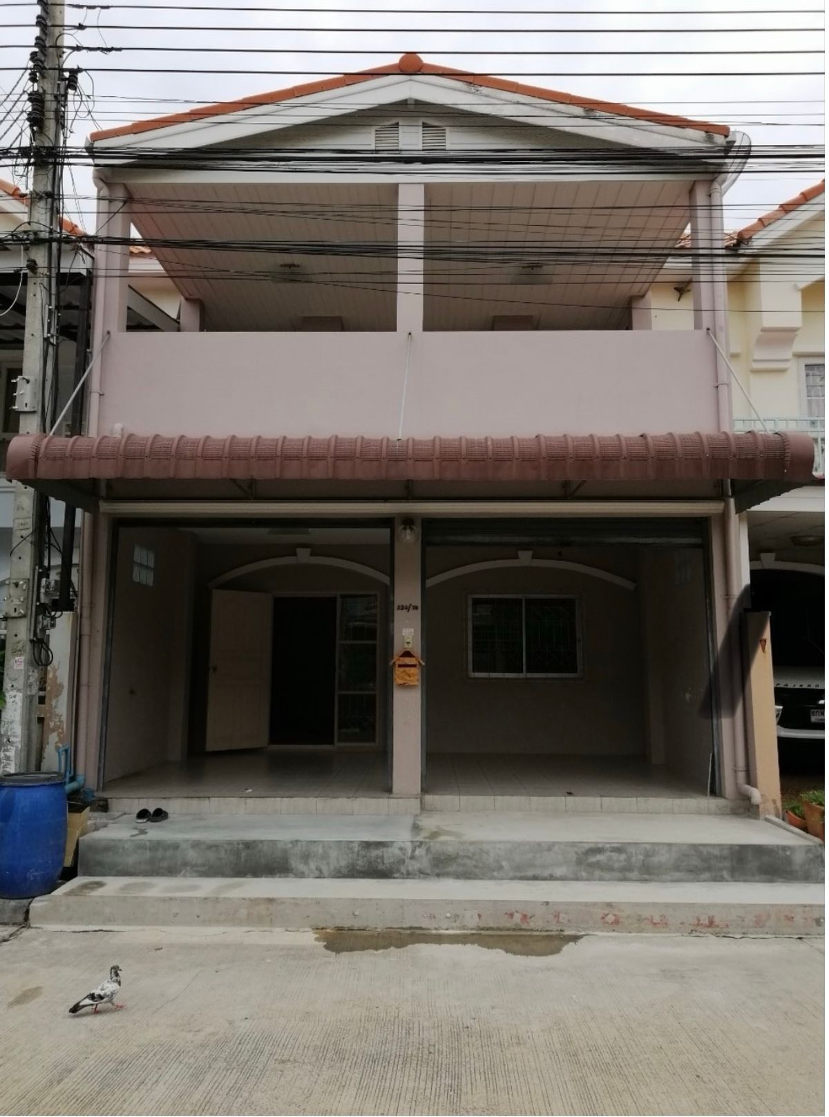 For SaleTownhomeSamut Prakan,Samrong : sell!! 2-story townhouse, 4 bedrooms, Kittin Nakorn Village, Bang Pu, Samut Prakan, special price, transfer, interested, contact 082-3223695