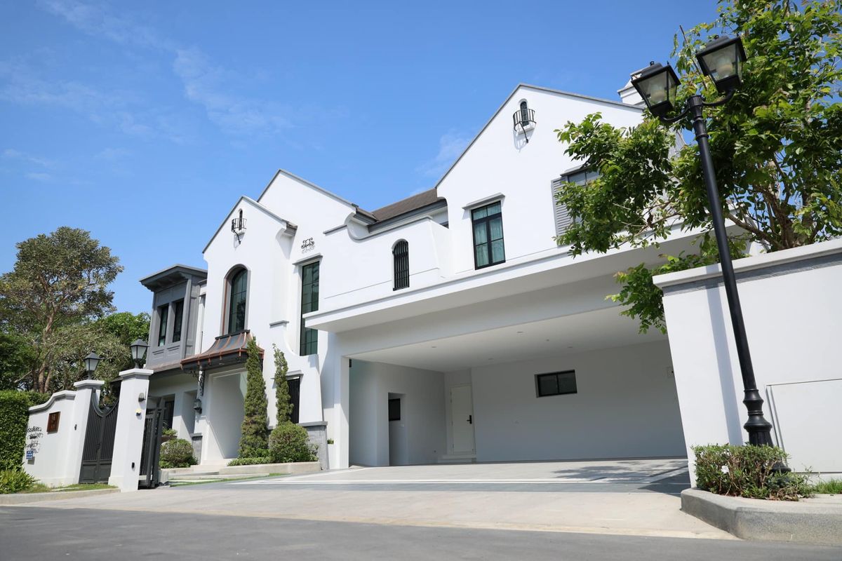 HousePattanakan, Srinakarin : Luxury house, Pool Villa, Nantawan, Rama 9 - Krungthep Kreetha, 5 bedrooms, 6 bathrooms, only 75 million baht !!!