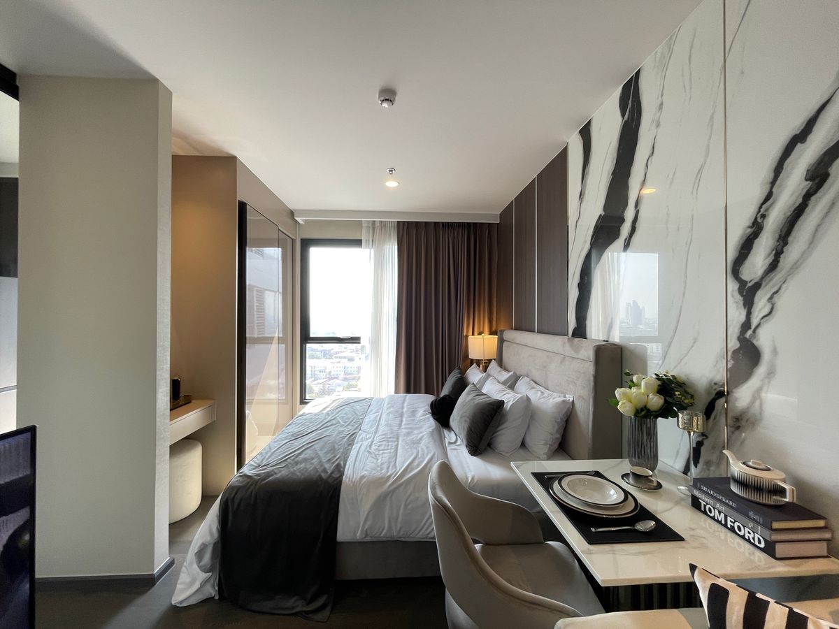 For SaleCondoKhlongtoei, Kluaynamthai : Luxury luxury condo for sale, Rama 4 Road, near MRT Khlong Toei 0 m. Condo, Coco Park, 26th floor, 26.70 sq.m., 1 bathroom function near the Chalerm Mahanakorn Expressway. With a 5 -star service from Dusit Hotel