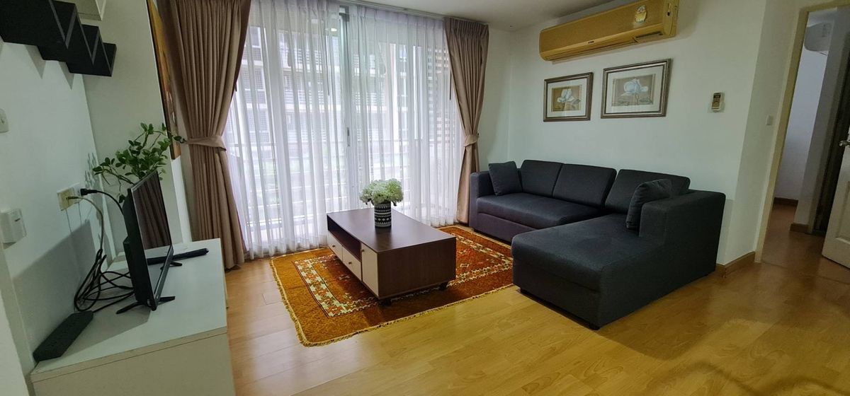 CondoWongwianyai, Charoennakor : Selling/renting a two -bedroom condo, 70 square meters, price 5.5 million. Contact the Aey Tel/Line: Aeyamporn.