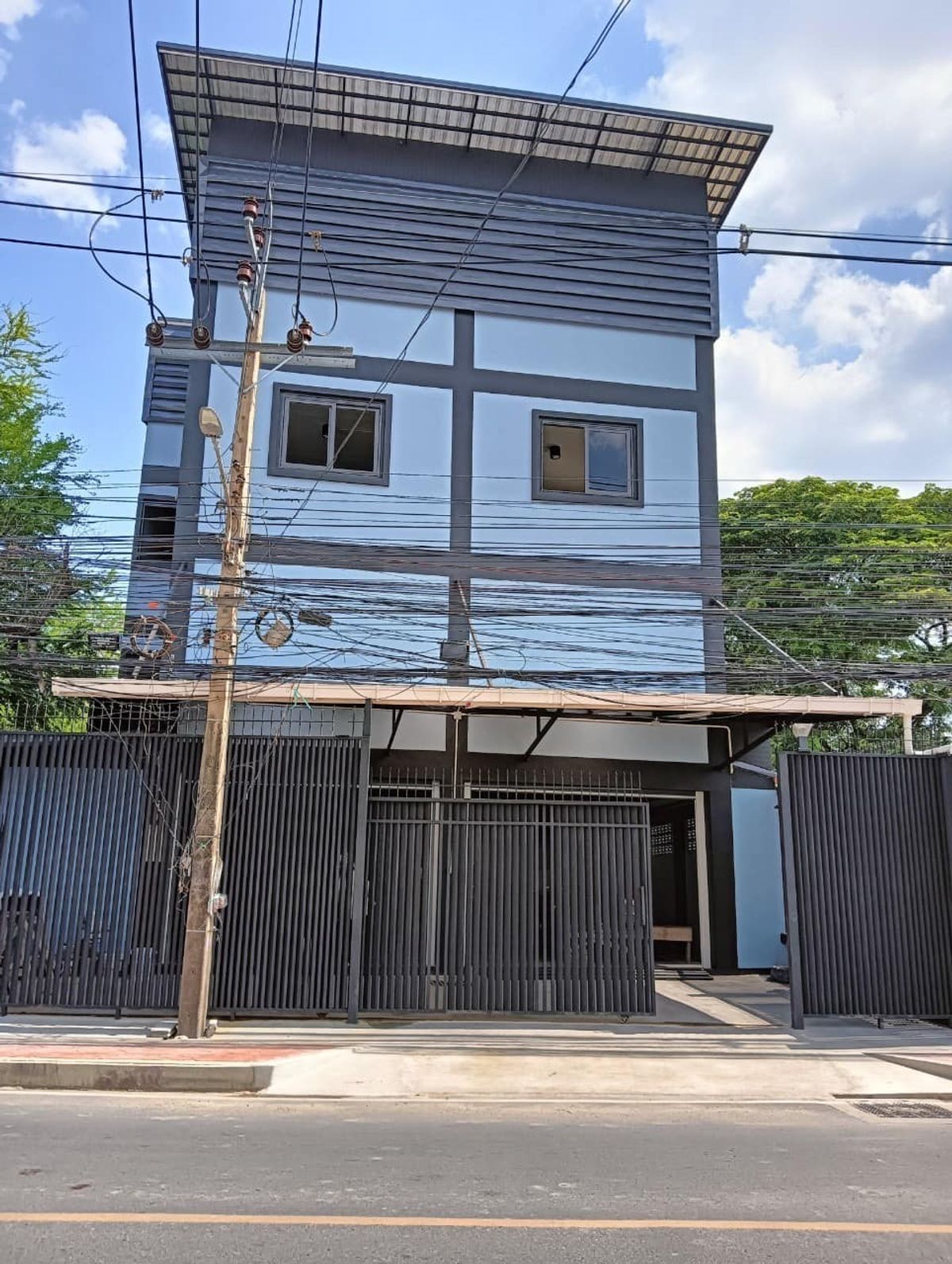 WarehouseChaengwatana, Muangthong : Selling/renting building, office warehouse, Soi Prasert Islam Factory