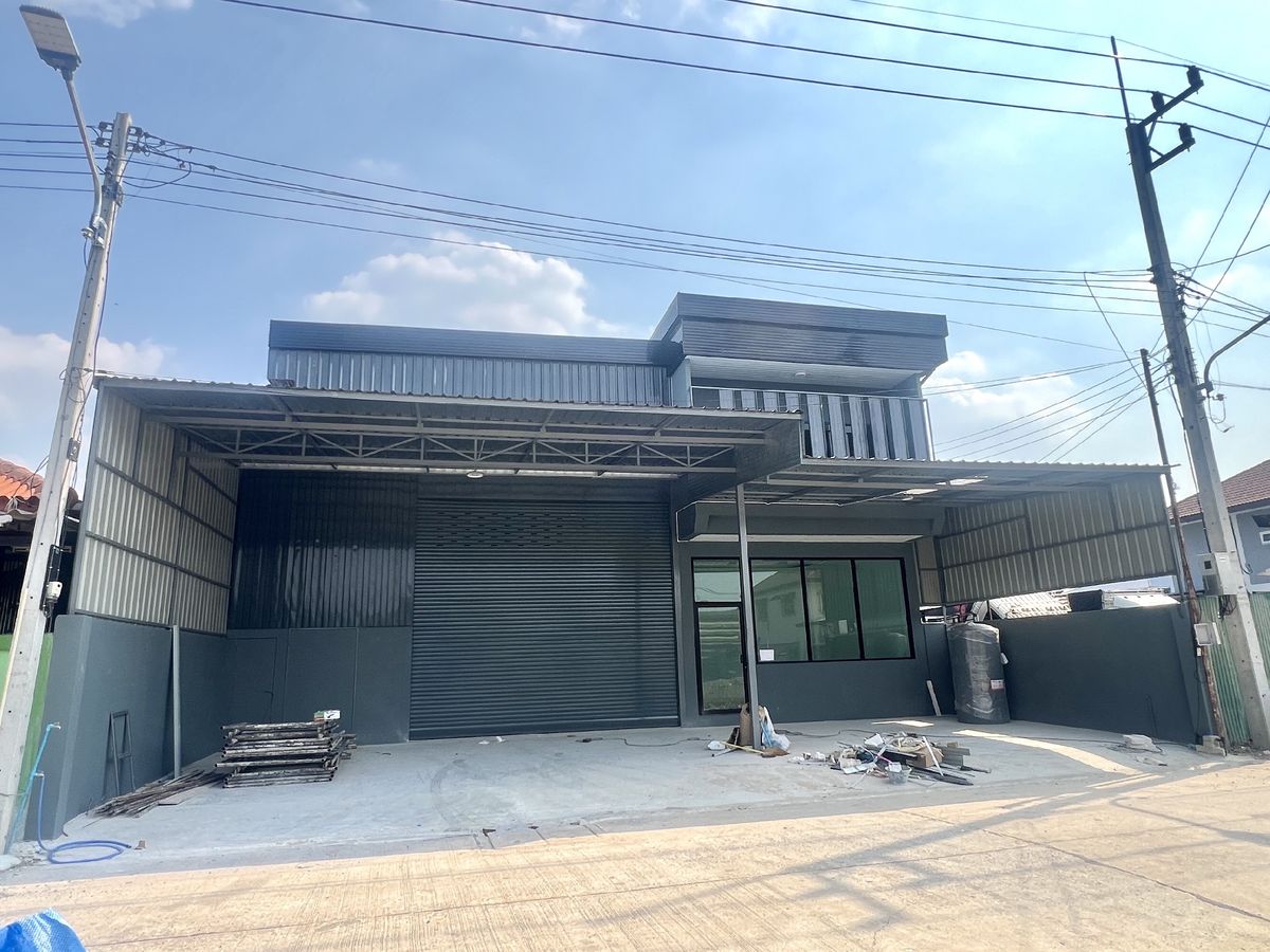 For SaleWarehousePathum Thani,Rangsit, Thammasat : Selling office with warehouses  Homo office area, office, office, 2 -story building, wide area, warehouse, Lam Luk Ka, Khlong 4, newly built