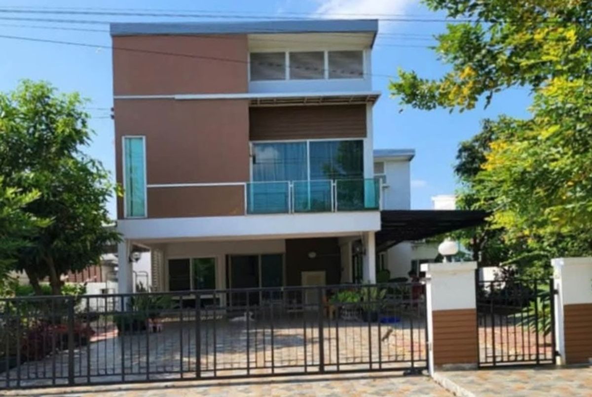 For RentHouseLadkrabang, Suwannaphum Airport : 🏡 2 -storey detached house for rent. Home Place The Park Wongwan - Rama 9 ✈️ Near Suvarnabhumi Airport only 8 km.