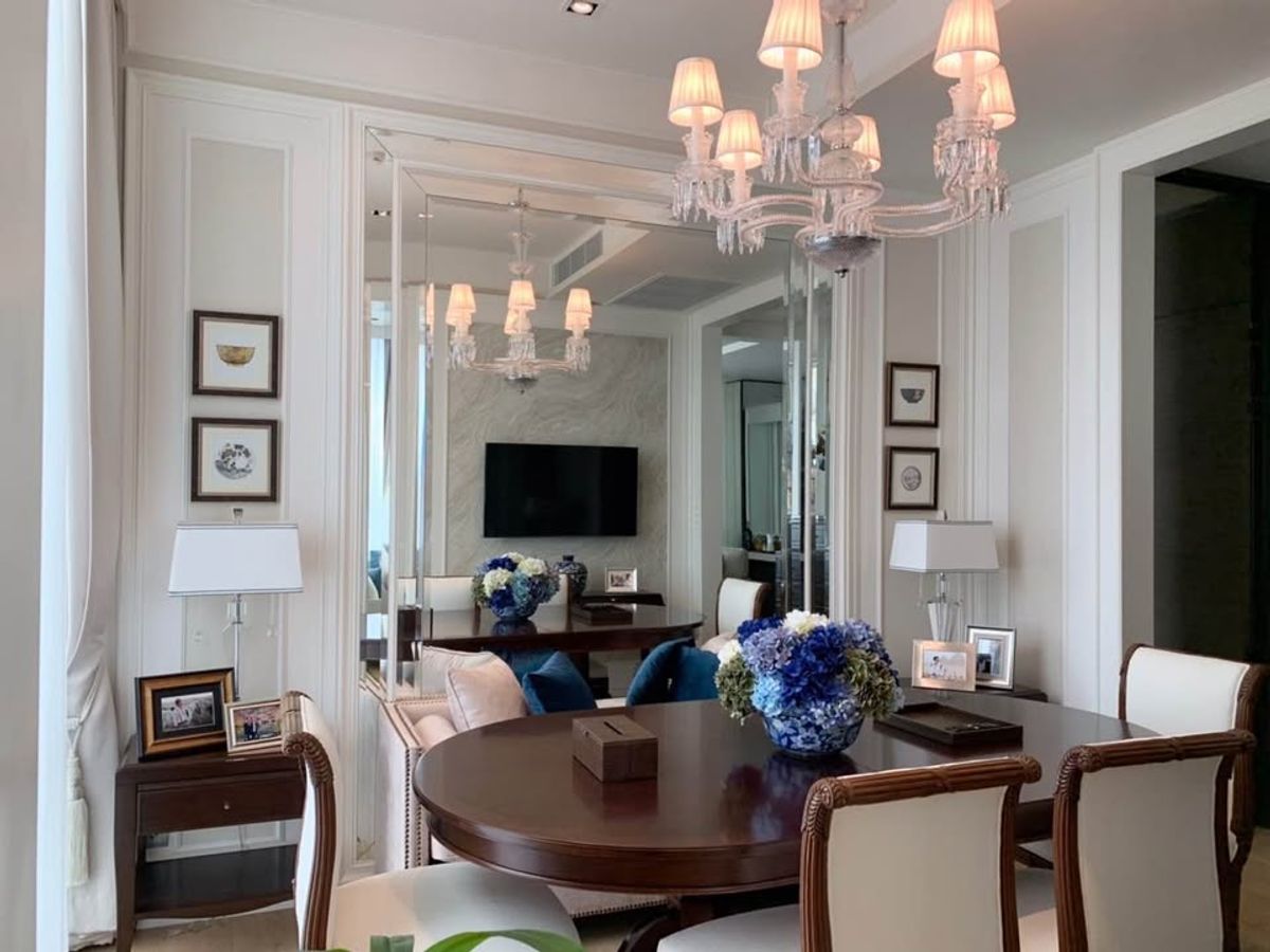 For RentCondoWitthayu, Chidlom, Langsuan, Ploenchit : 28 CHIDLOM LUXURY 1B 2B Size 75 SQ M, Beautiful Interior, Fully Furnished, Gery Good Conditioned, Rent 95,000 THB (BTS Chidlom)