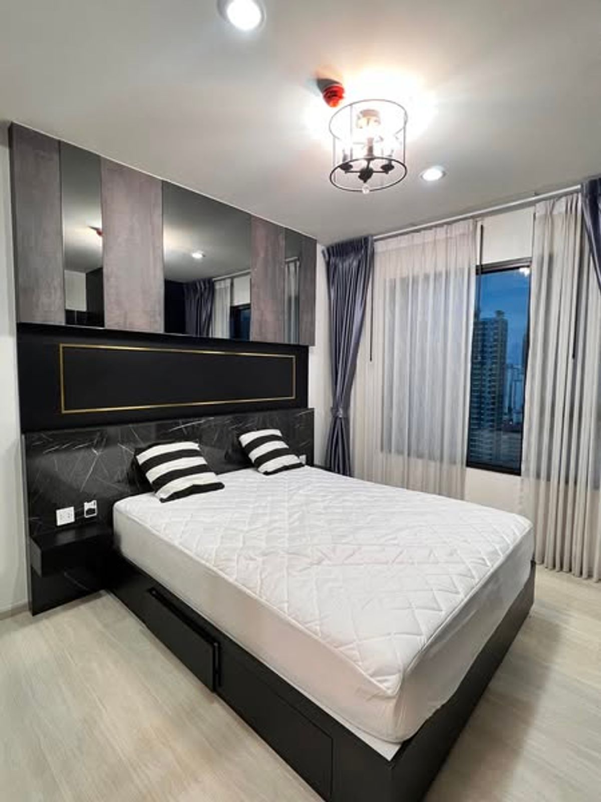 For RentCondoRama9, Petchburi, RCA : Life Asoke Condo for Rent (Life Asoke) is ready.