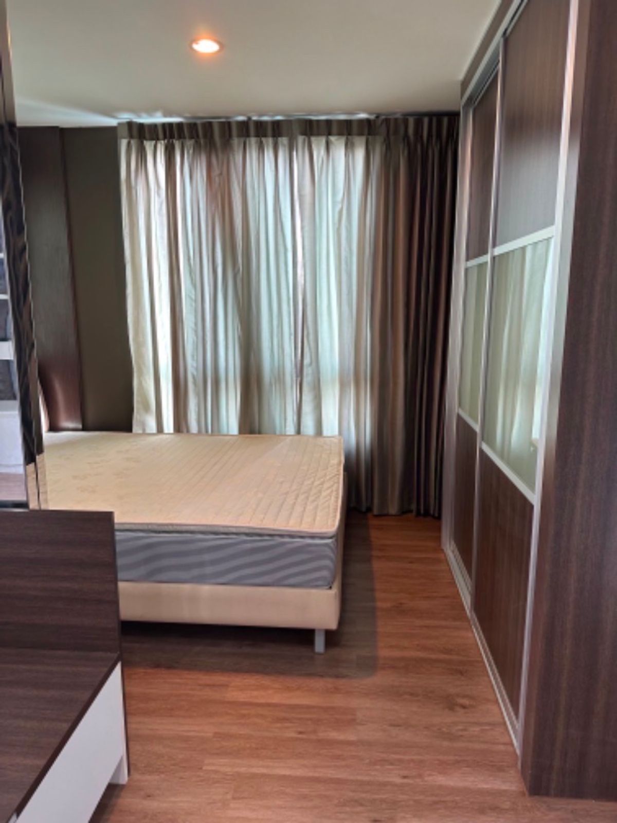 For SaleCondoSapankwai,Jatujak : Sell ​​room corner room, beautiful decorative pool with furniture Athium Phahon-Sutthisan Condo (S4682)