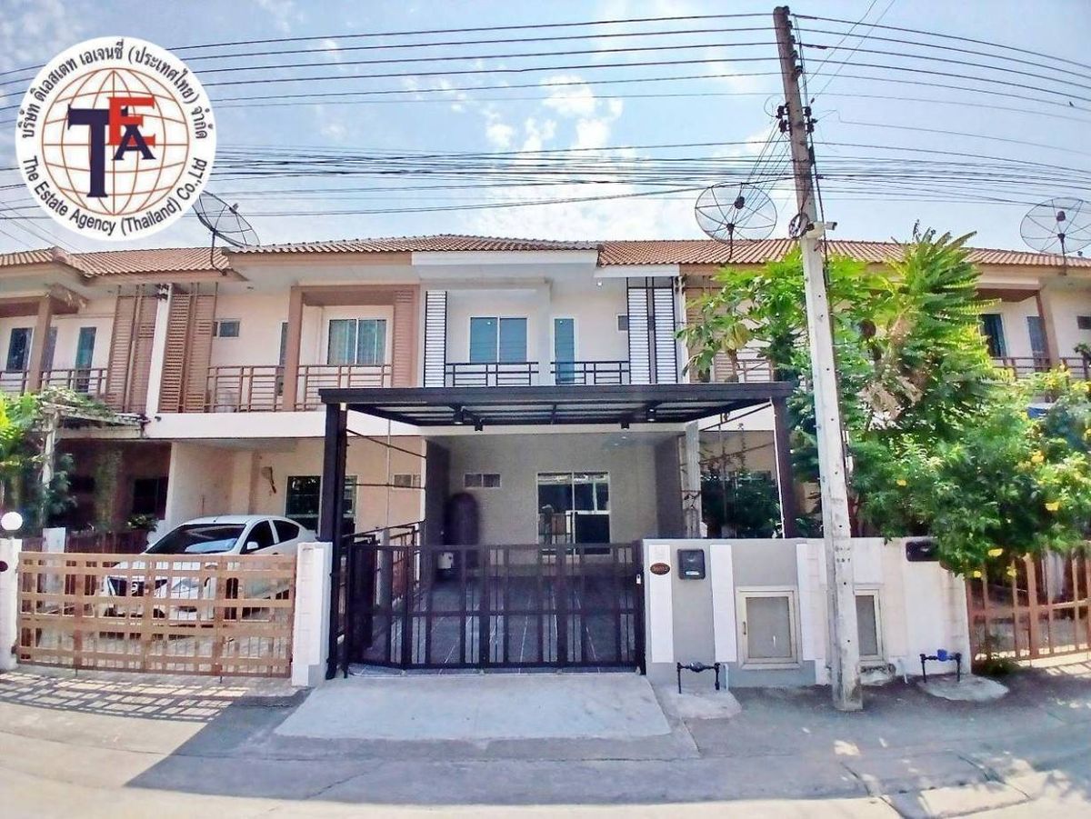 For SaleTownhomePathum Thani,Rangsit, Thammasat : 2 -storey townhome for sale, Ilev Town Village, Lam Luk Ka, Khlong 3, near the Green Line, Khu Khot Station, Lat Sawai Central Market Nana Charoen Market Thuta Mi Stadium, Bhumibol Hospital, Sin Pae Hospital, Lam Luk Ka Hospital, Bang Prakok Hospital -Ran