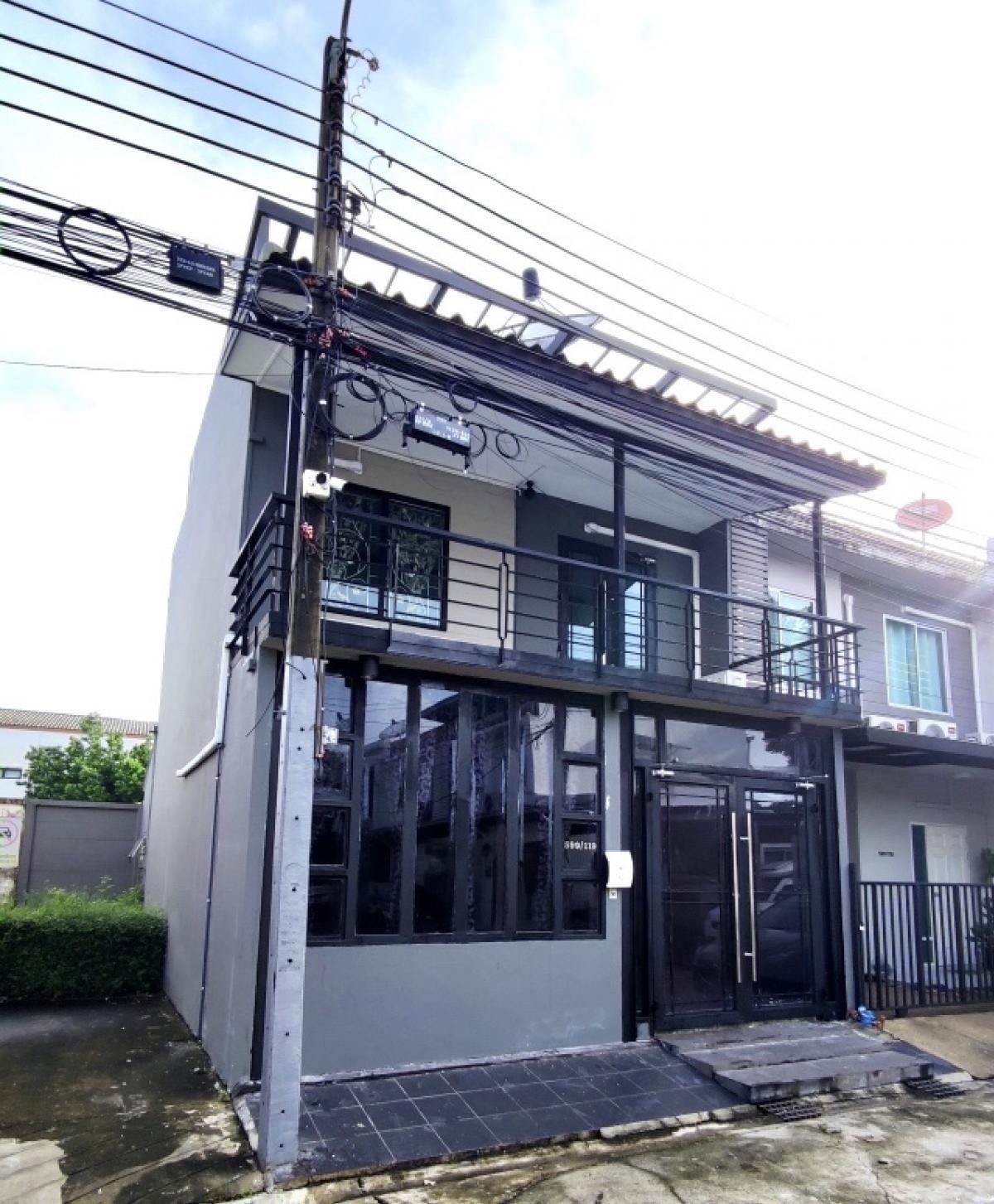 ให้เช่าทาวน์โฮมเกษตร นวมินทร์ ลาดปลาเค้า : House for rent Ariya The Color